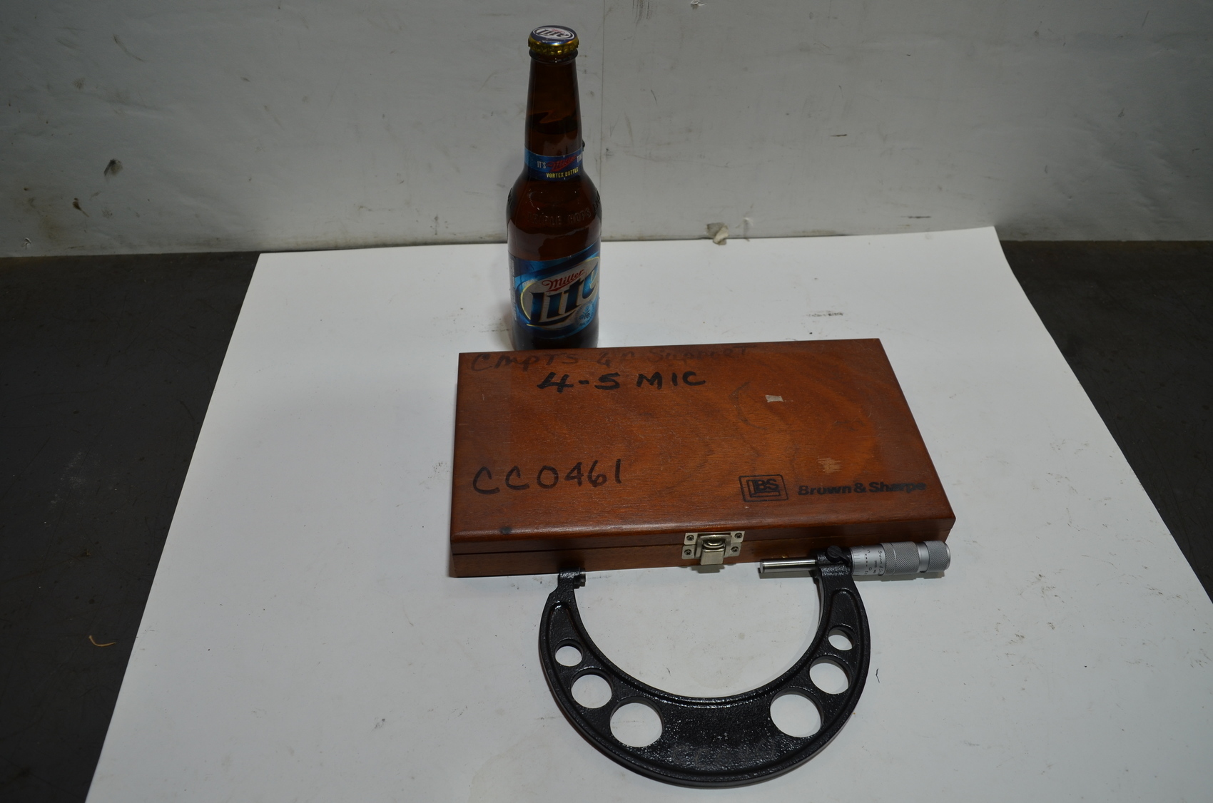 Brown and Sharpe Outside Micrometer 0-1"w/case