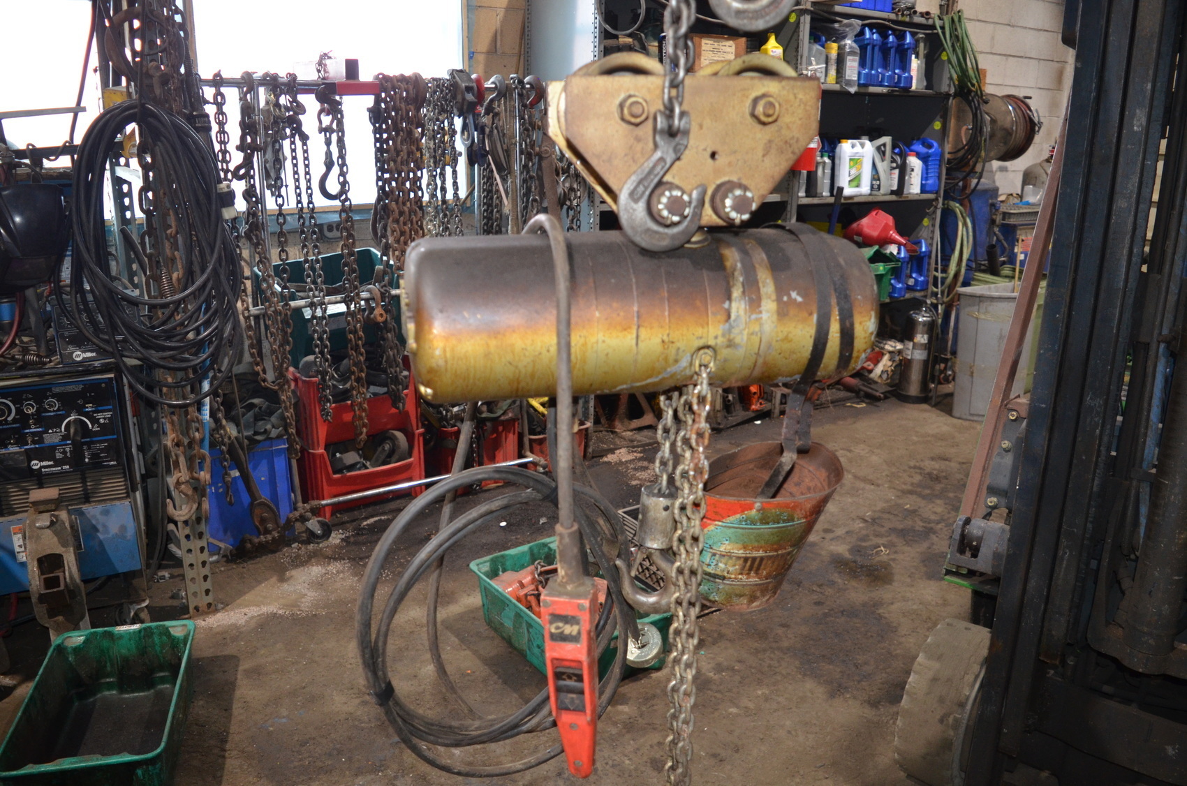 CM Lodestar 1/4 Ton Chain Hoist,Model B,16FPM,3PHASE,Beam Trolley