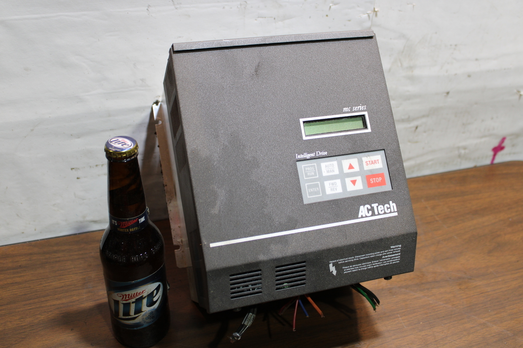 LENZE AC TECH Intelligent Drive MC Series 10HP 7.5KW VFD M14100B
