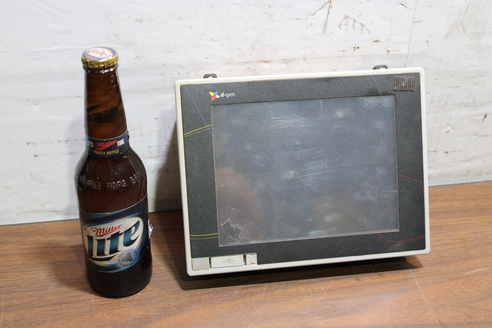 M2I TOP XT0P08TV-ED-E 15W Touch Screen
