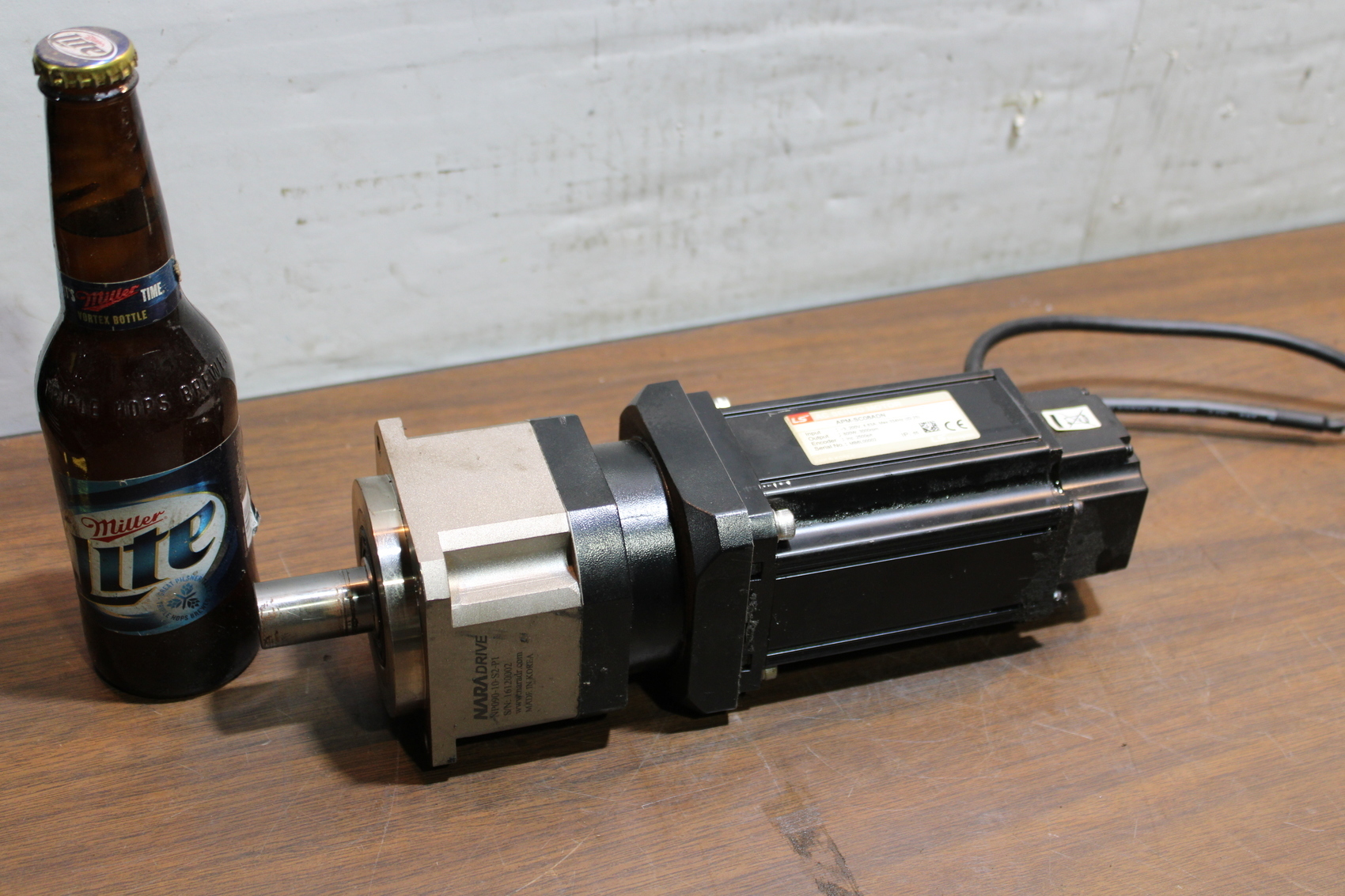 LS Mecapion AC Servo Motor APM-SC08ADN w/NP090-10-S2-P1 Gearbox