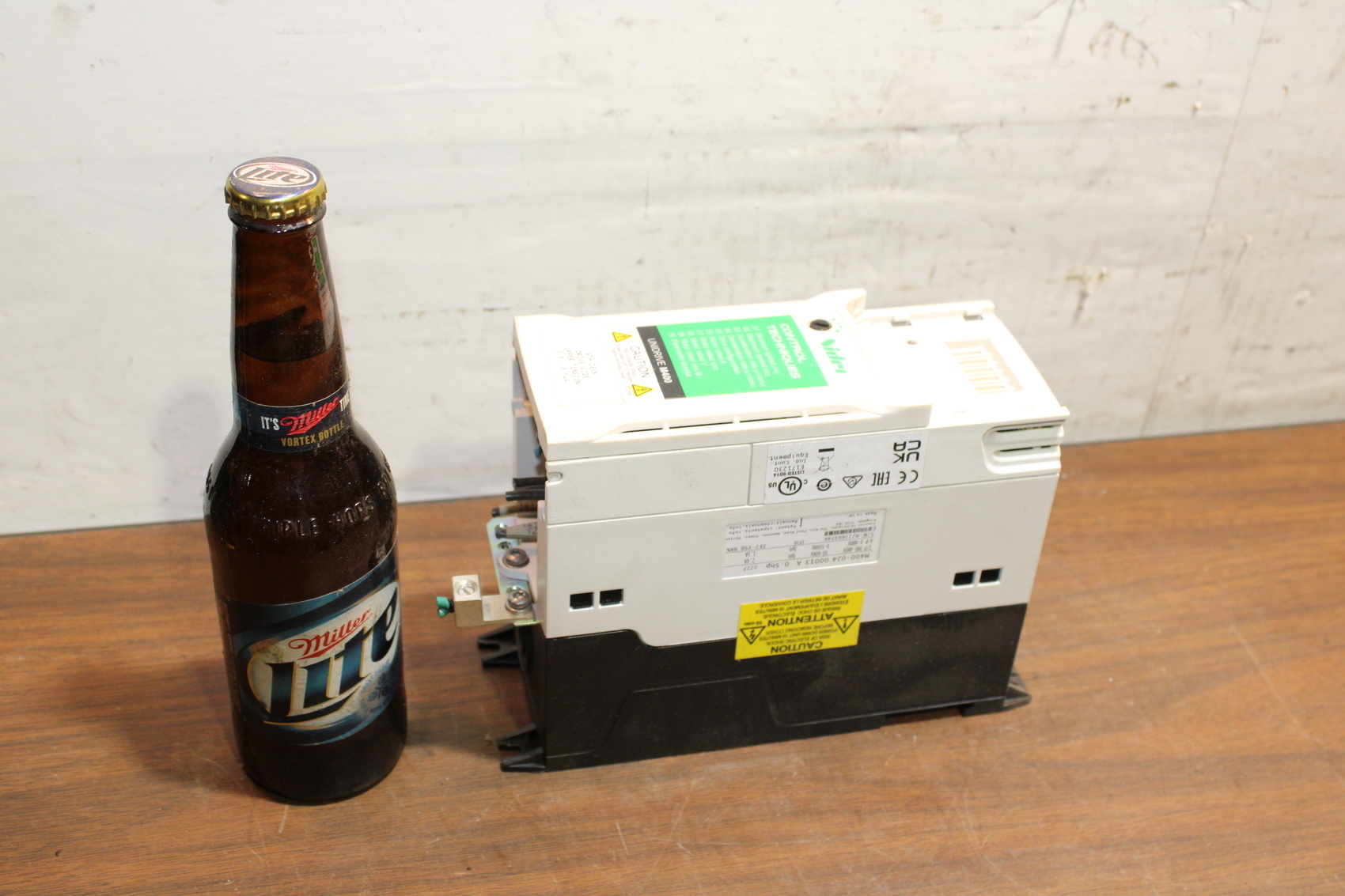 FOR PARTS!Emerson M400-024 00018 Drive