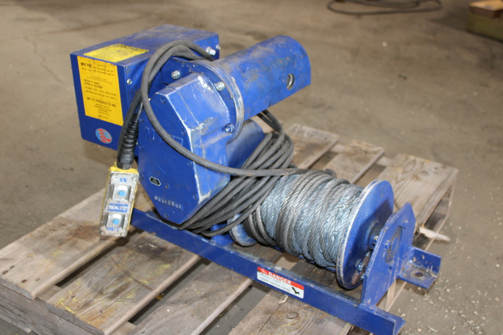 MY-TE 100AB Winch/Hoist 115AC,1000/2000 Capacity works great