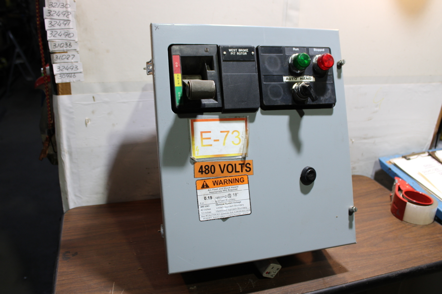 EATON Cutler Hammer 12"Feeder Bucket 100A Breaker HMCP