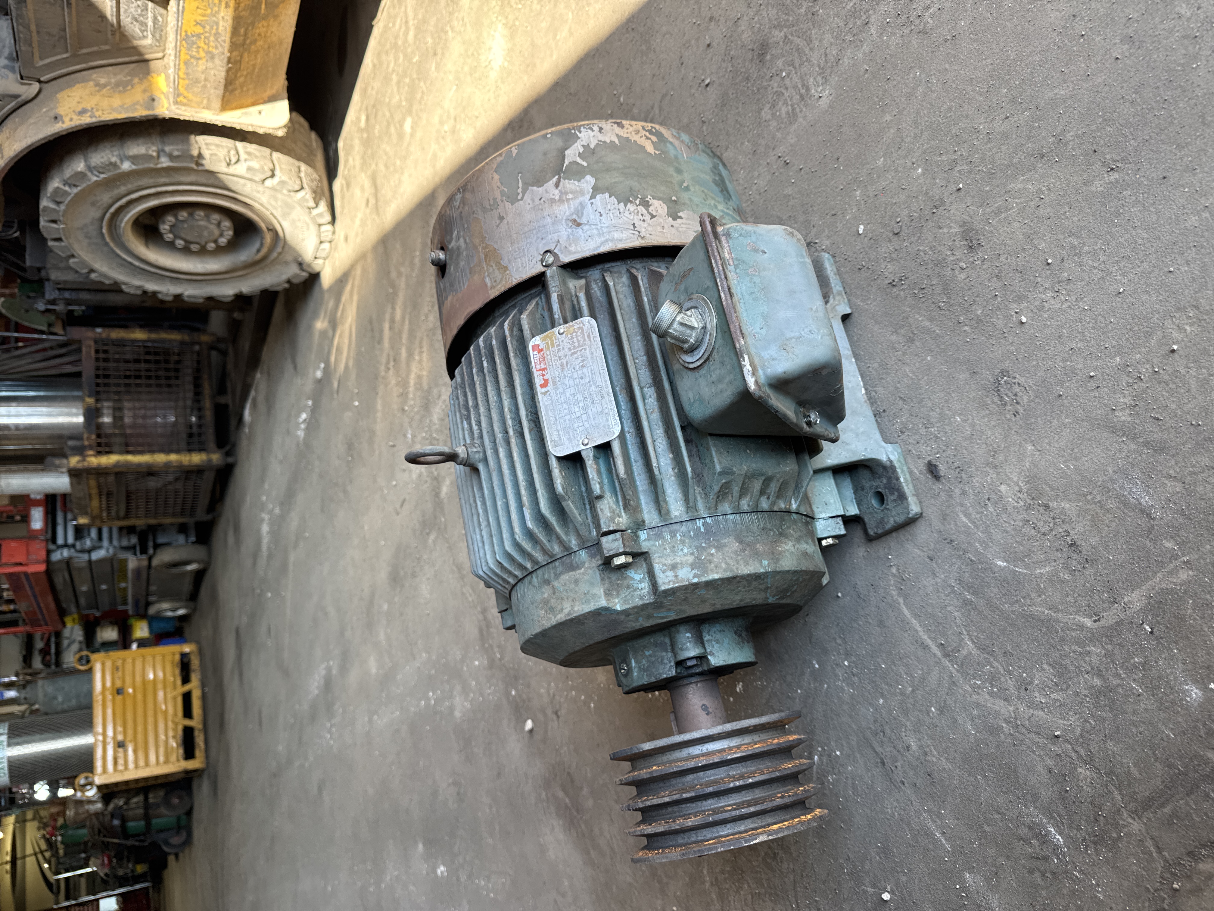Reliance 7.5HP AC Motor 3-Phase 1165RPM came from Monarch 16"CY lathe