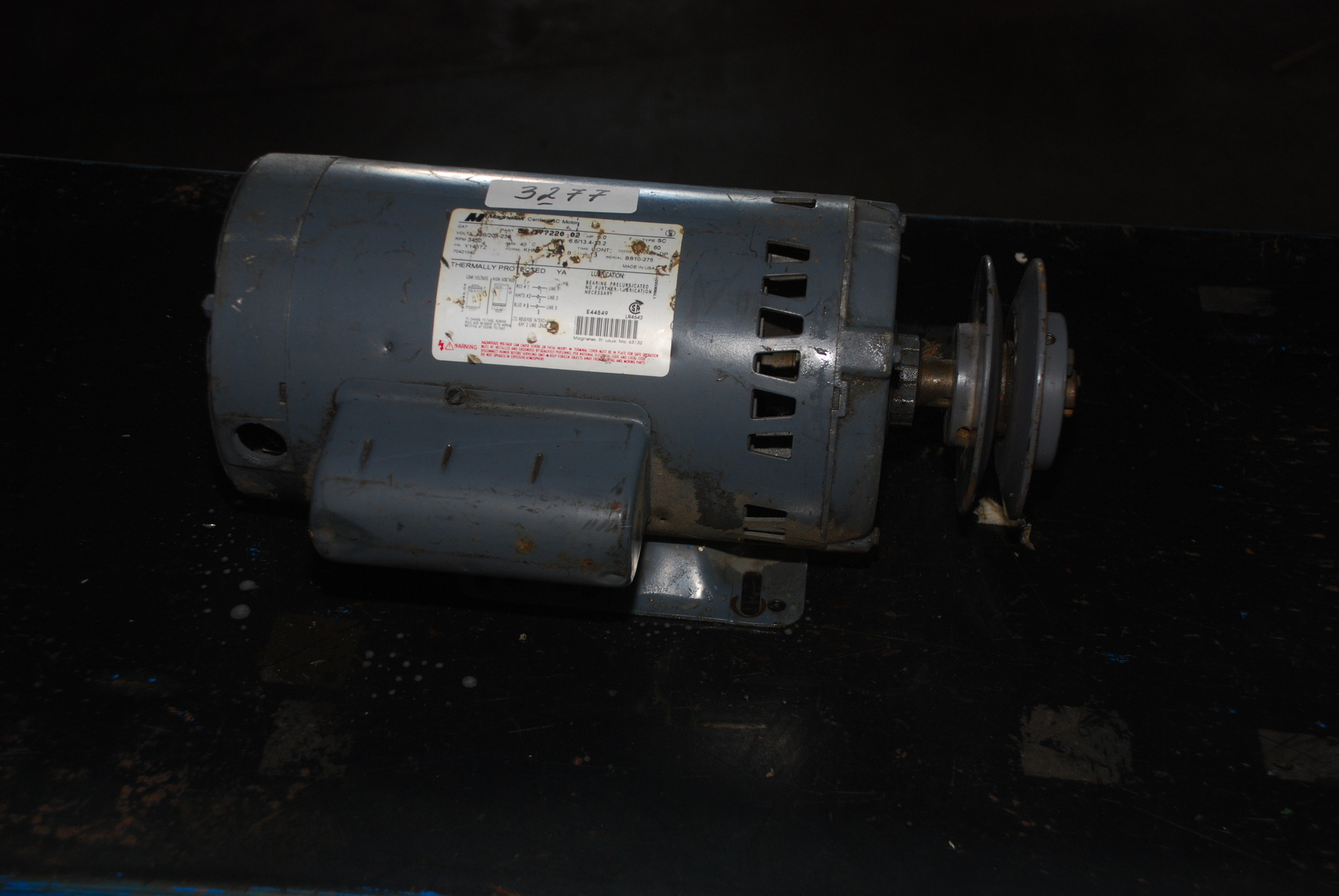 3 PHASE,MAGNETEK ELECTRIC MOTOR 5HP 3450 RPM PN/8-177220-02. SHAFT 7/8