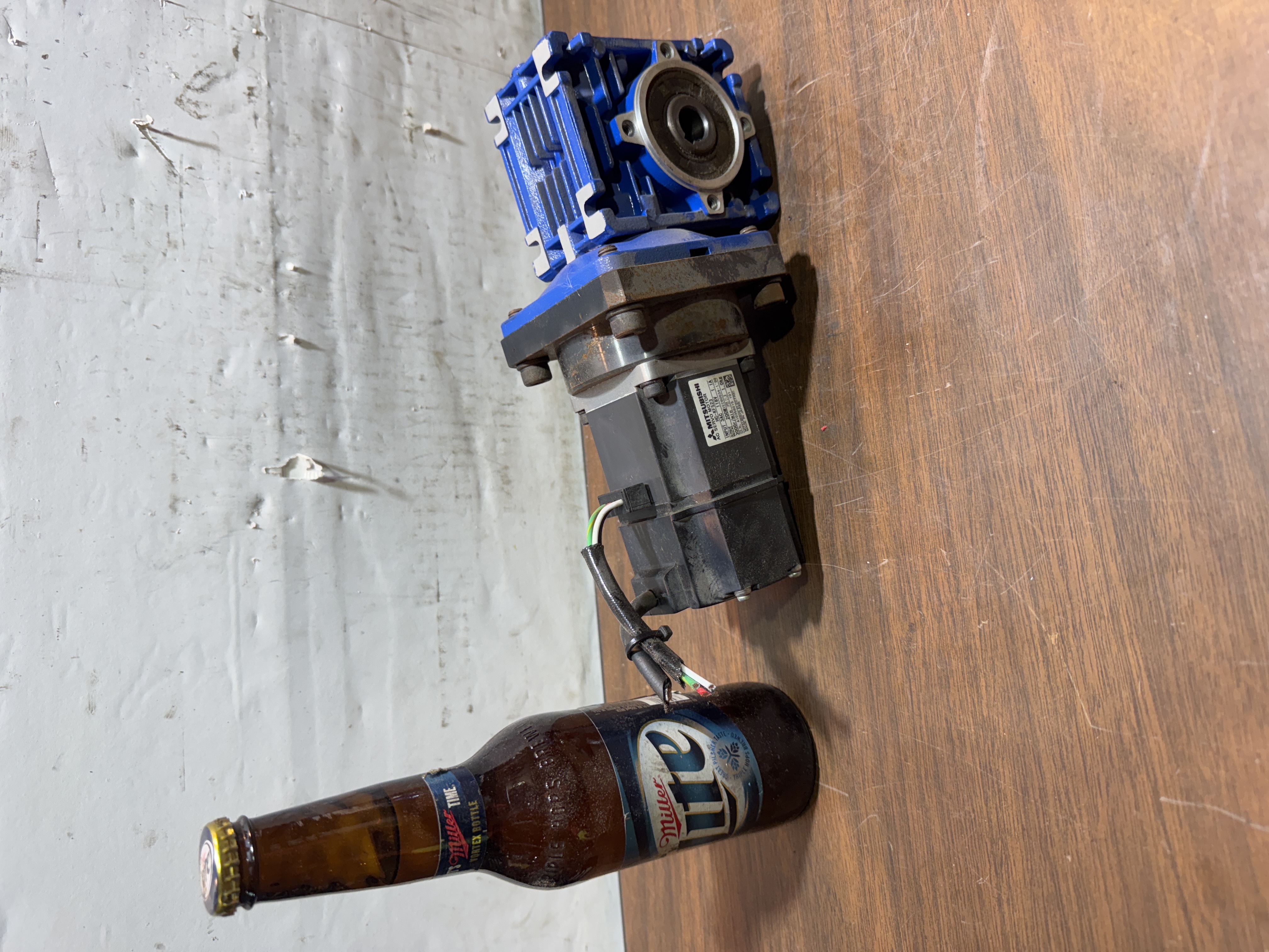 Mitsubishi HC-KFS23 200W AC Servo Motor w/Worm Gear Reducer 3000 rpm