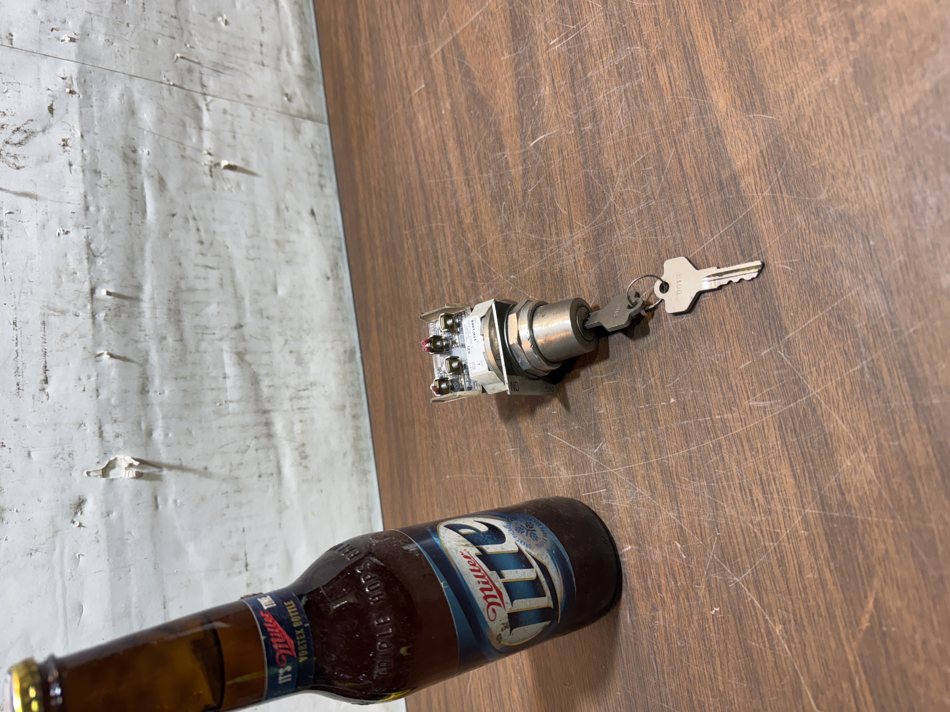 Allen-Bradley 800T-H31 Keyed Selector Switch w/Keys,NEMA 4/13