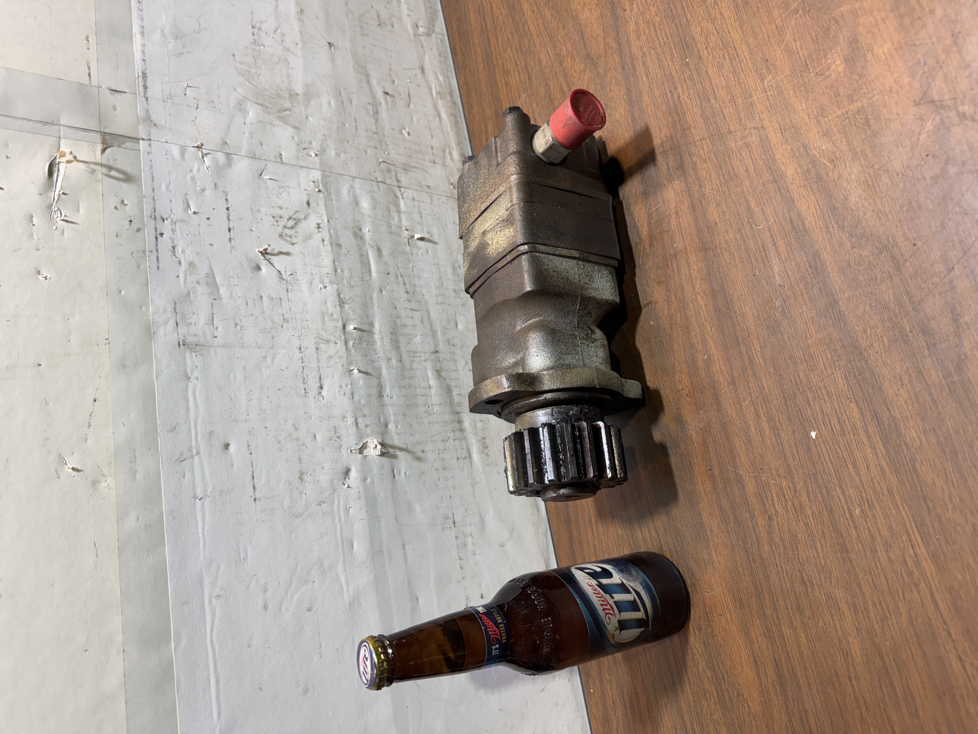 White Drive Products Hydraulic Motor 25355-89495-2 300200A7110ZCAAB