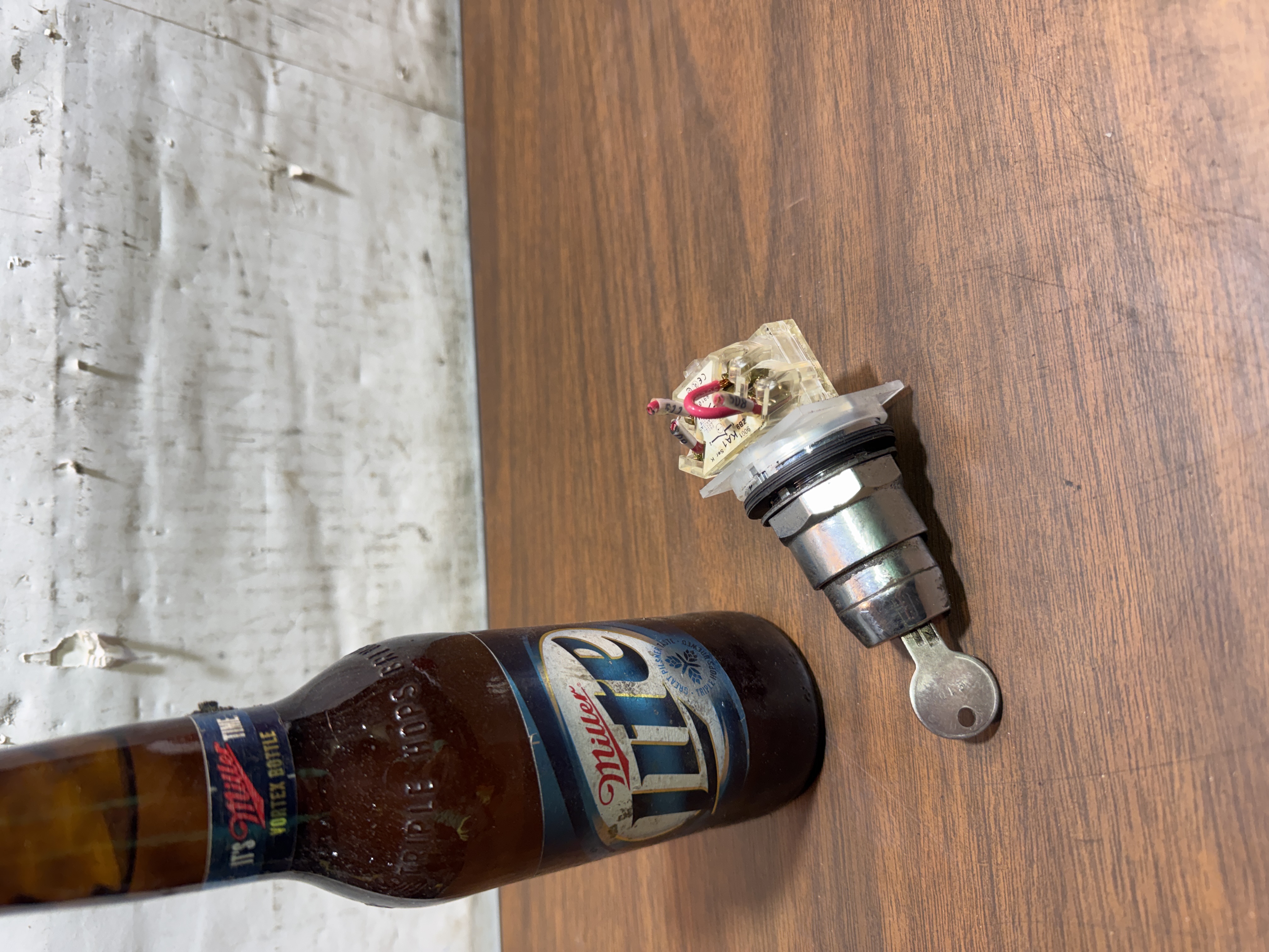 Key Selector Switch w/9001 KA1 ZB9 Contact Block A600 P600