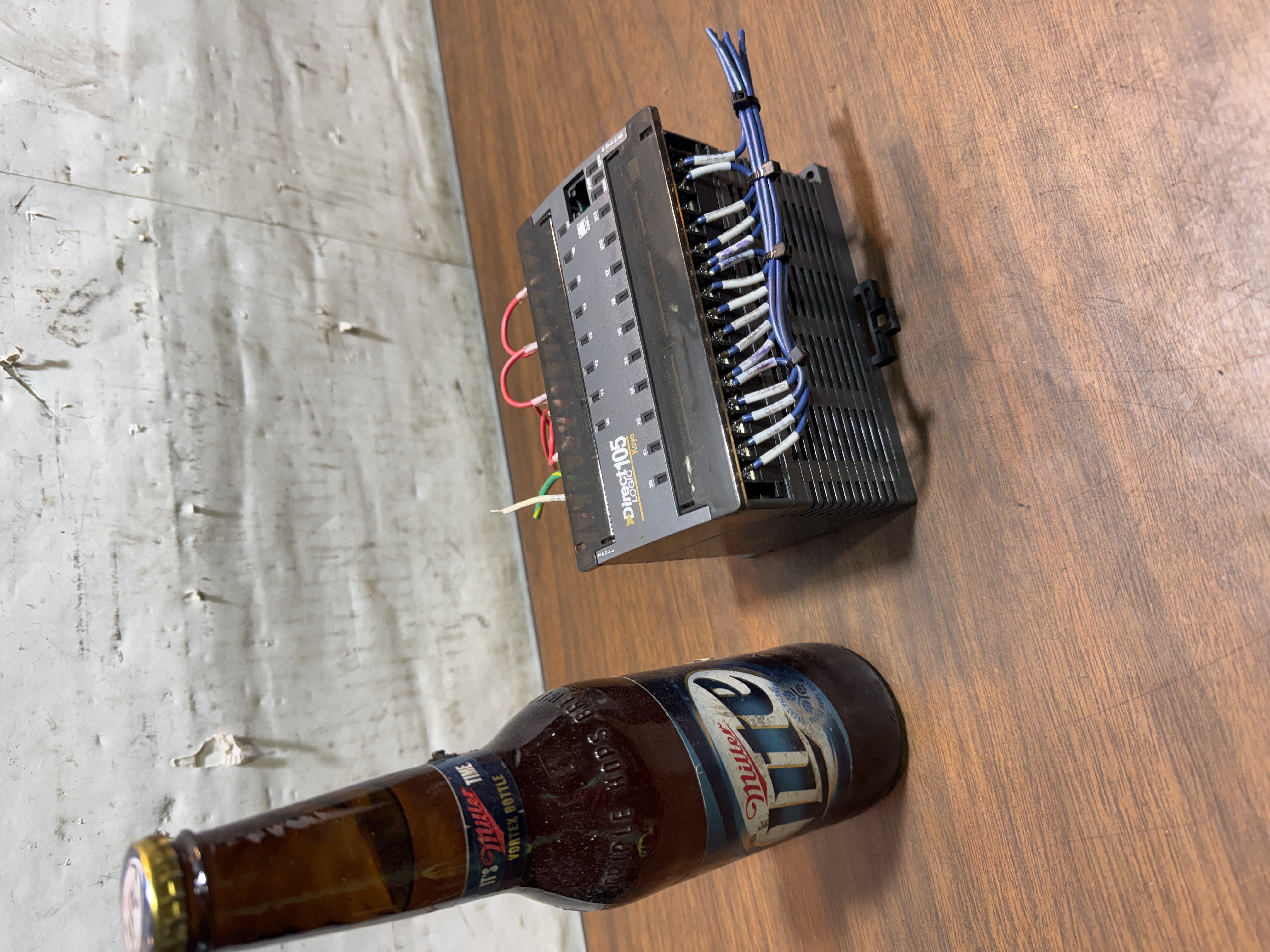 DirectLOGIC 105 Koyo F1-130DR PLC,10 DC In,8 Relay Out,85-264VAC