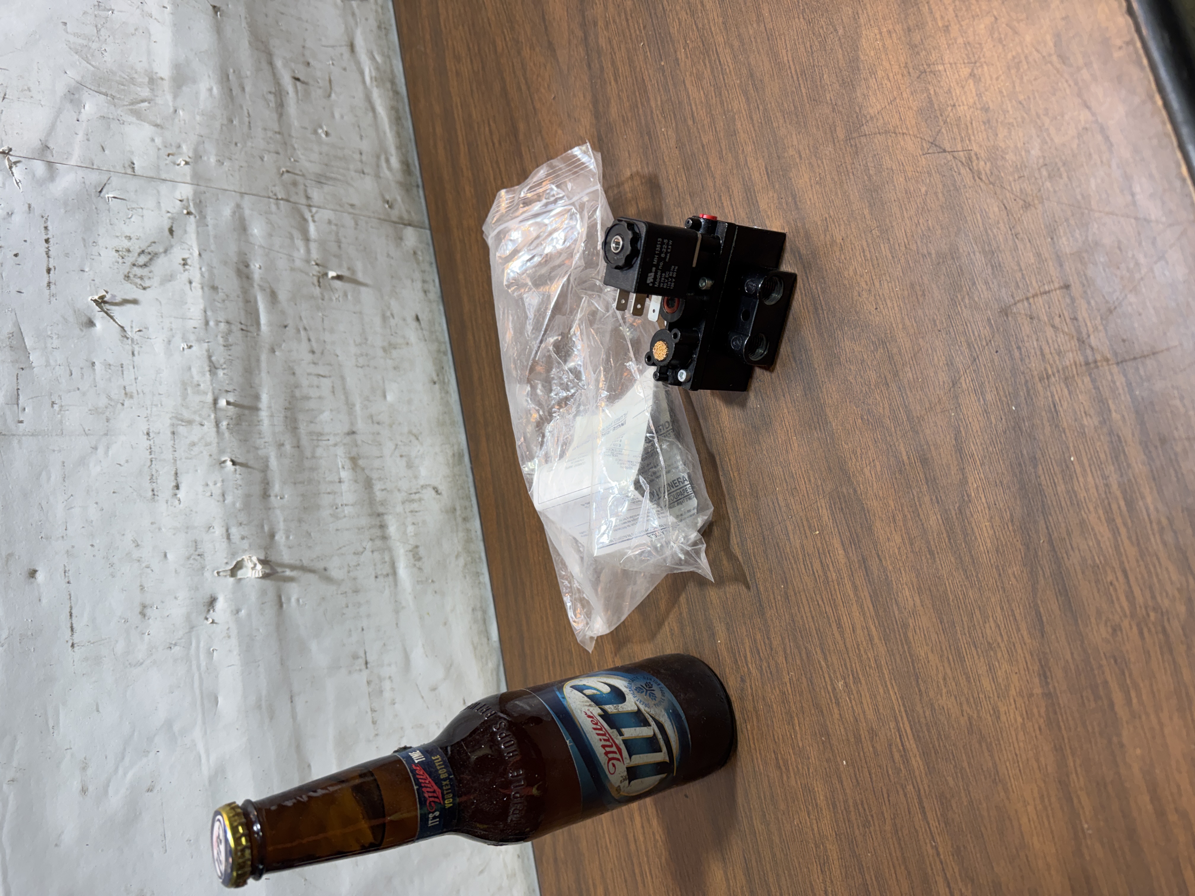 NEW!ARO A212SS000-N 4-Way 2-Position Solenoid Valve 120V AC Coil