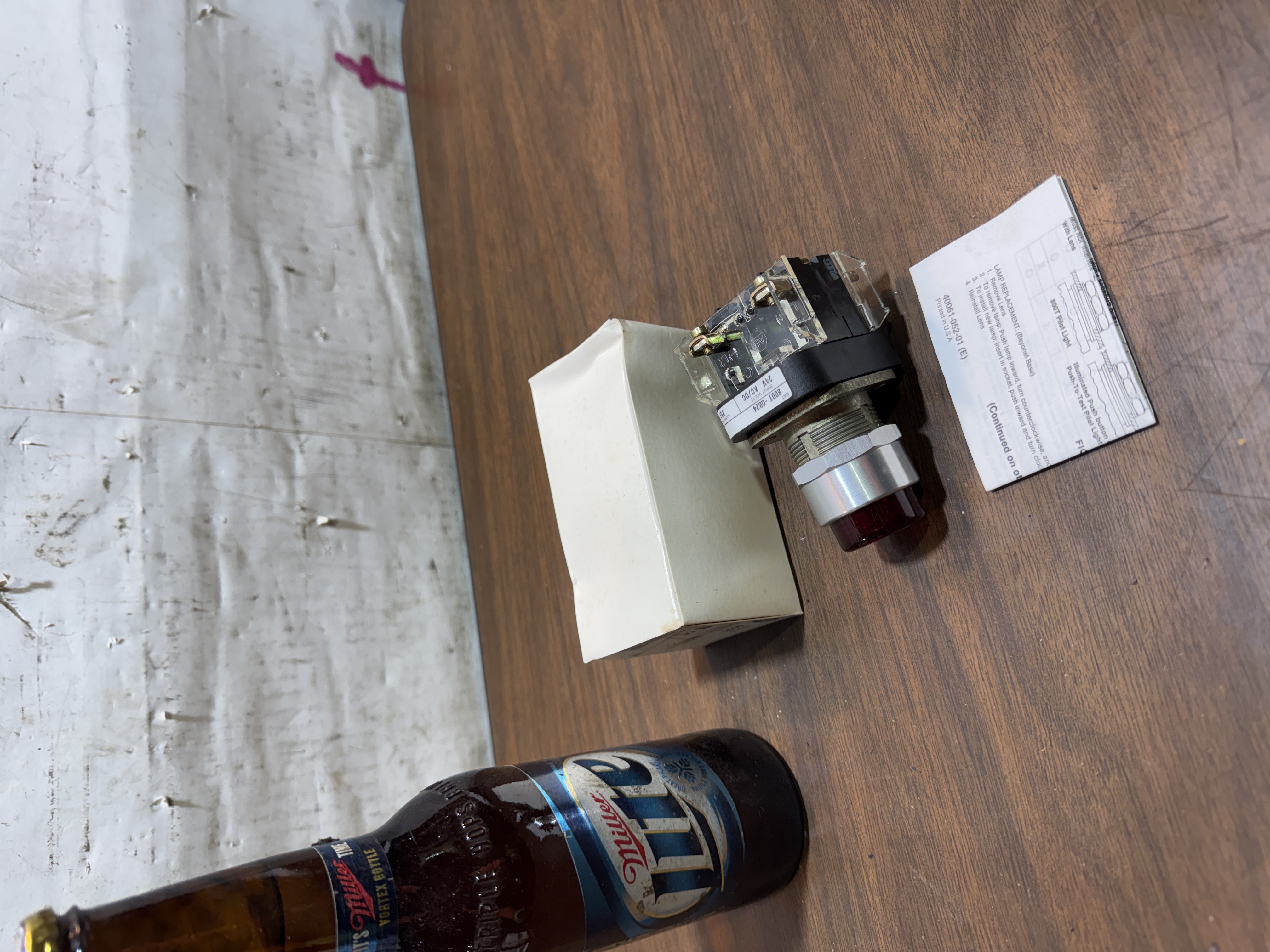 NEW!Allen-Bradley 800T-QB24R 24V AC/DC Red Illuminated Pushbutton