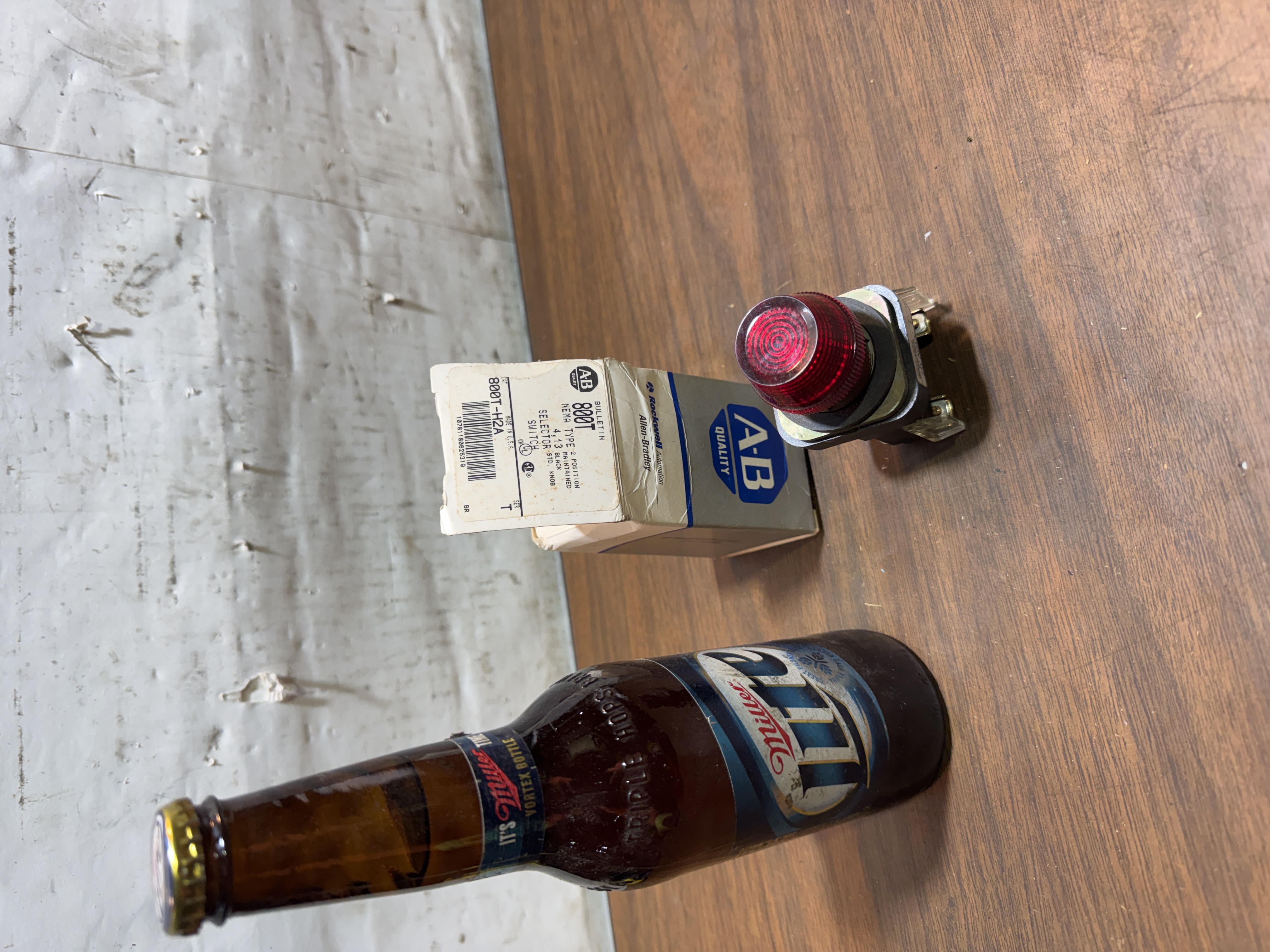 NEW!Allen-Bradley 800T-Q24 Red Pilot Light Indicator 24V AC/DC