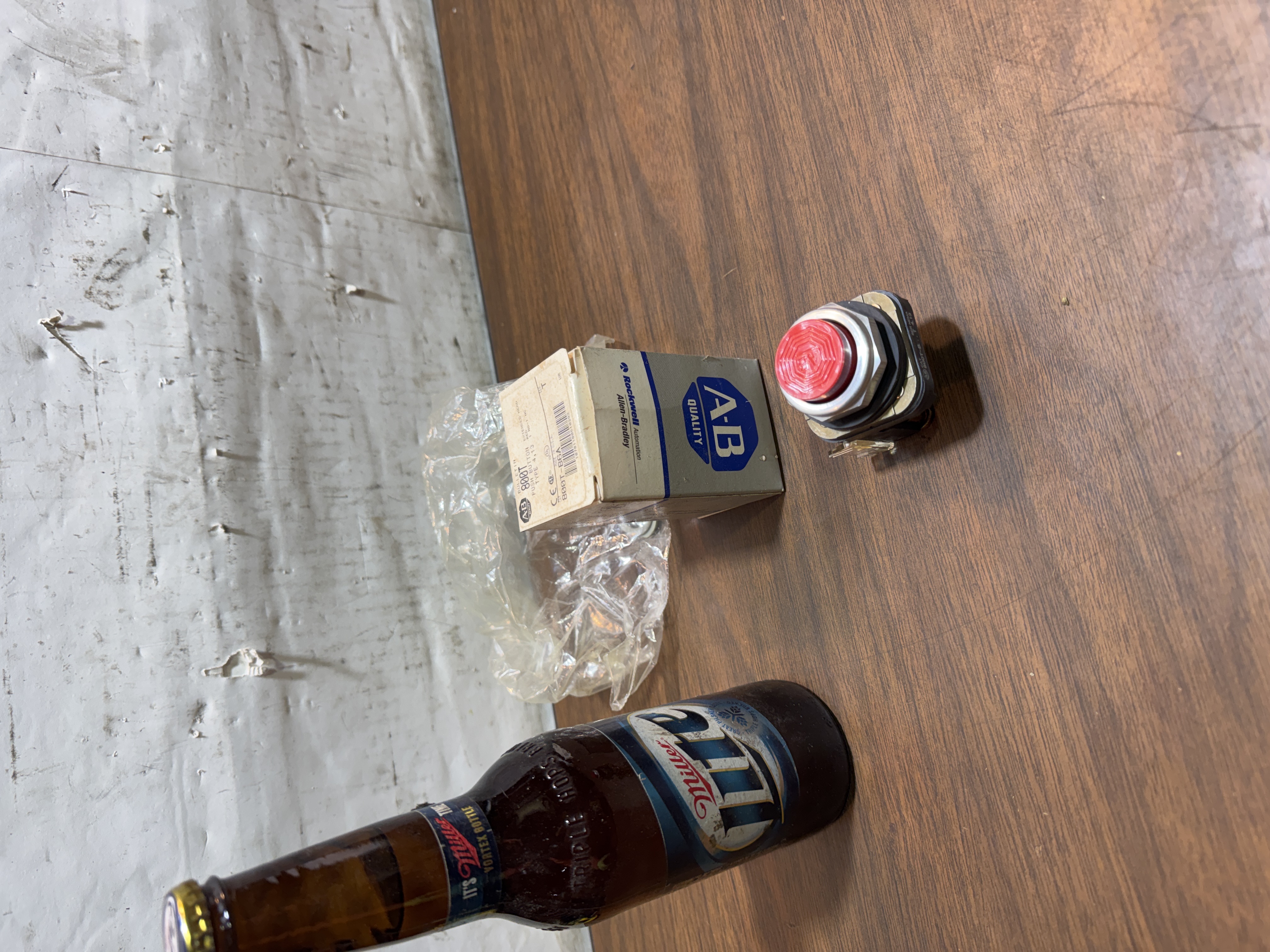 NEW!Allen-Bradley 800T-B6A Red Extended Head Push Button 1NO/1NC