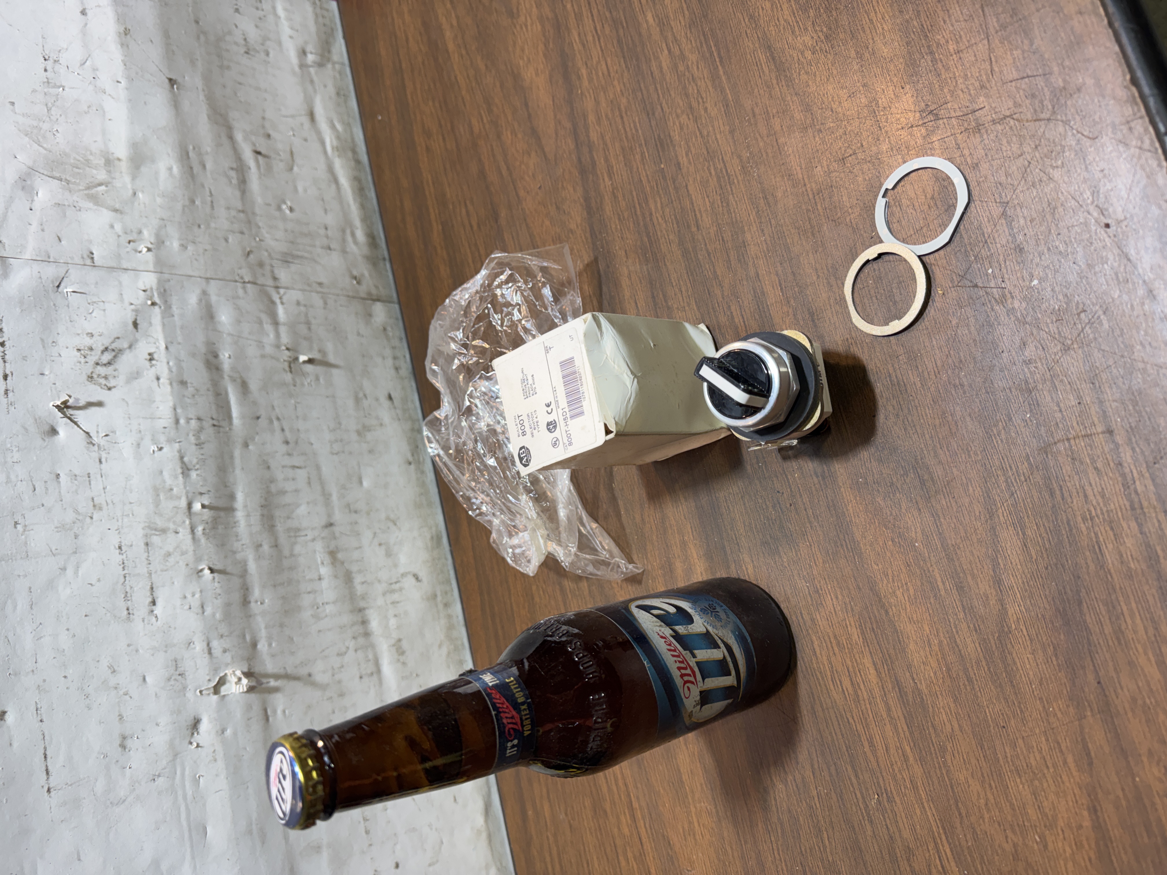 NEW!Allen-Bradley 800T-H5D1 Selector Switch 2-Position Spring Return