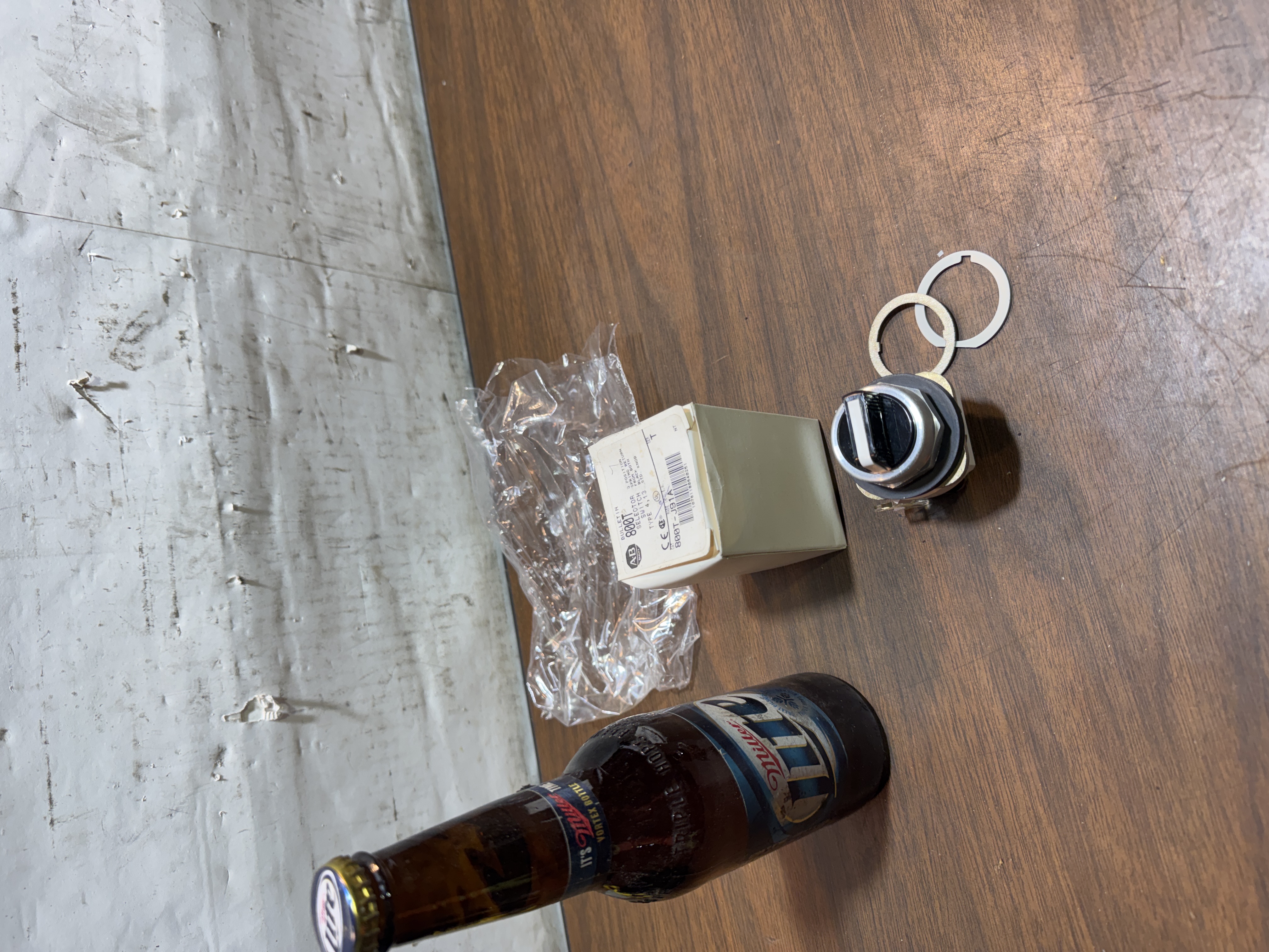 NEW!Allen-Bradley 800T-J91A 3-Position Selector Switch,Spring Return