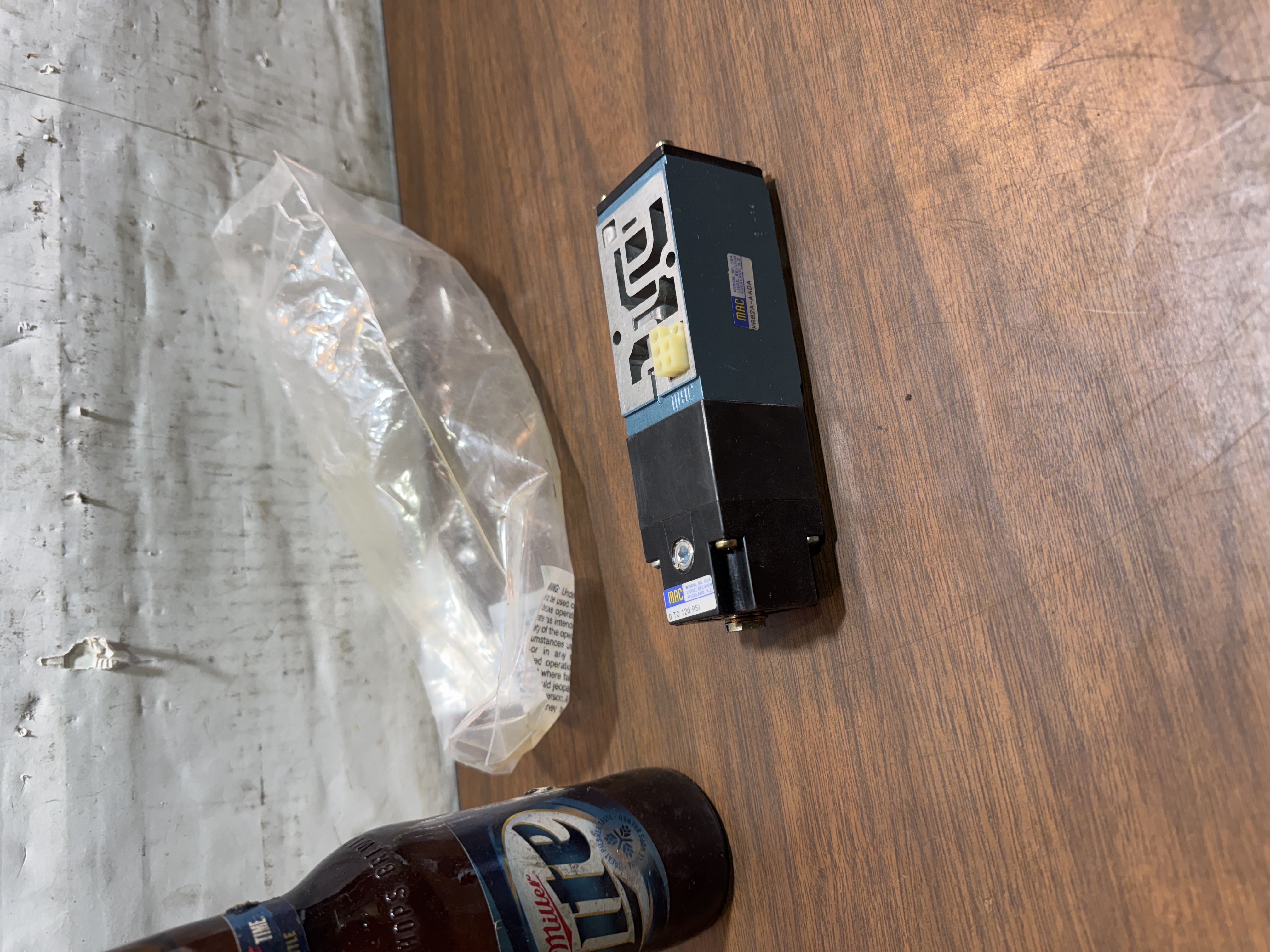 NEW!MAC PR82A-AADA pneumatic valve,0-120 PSI,manifold mount