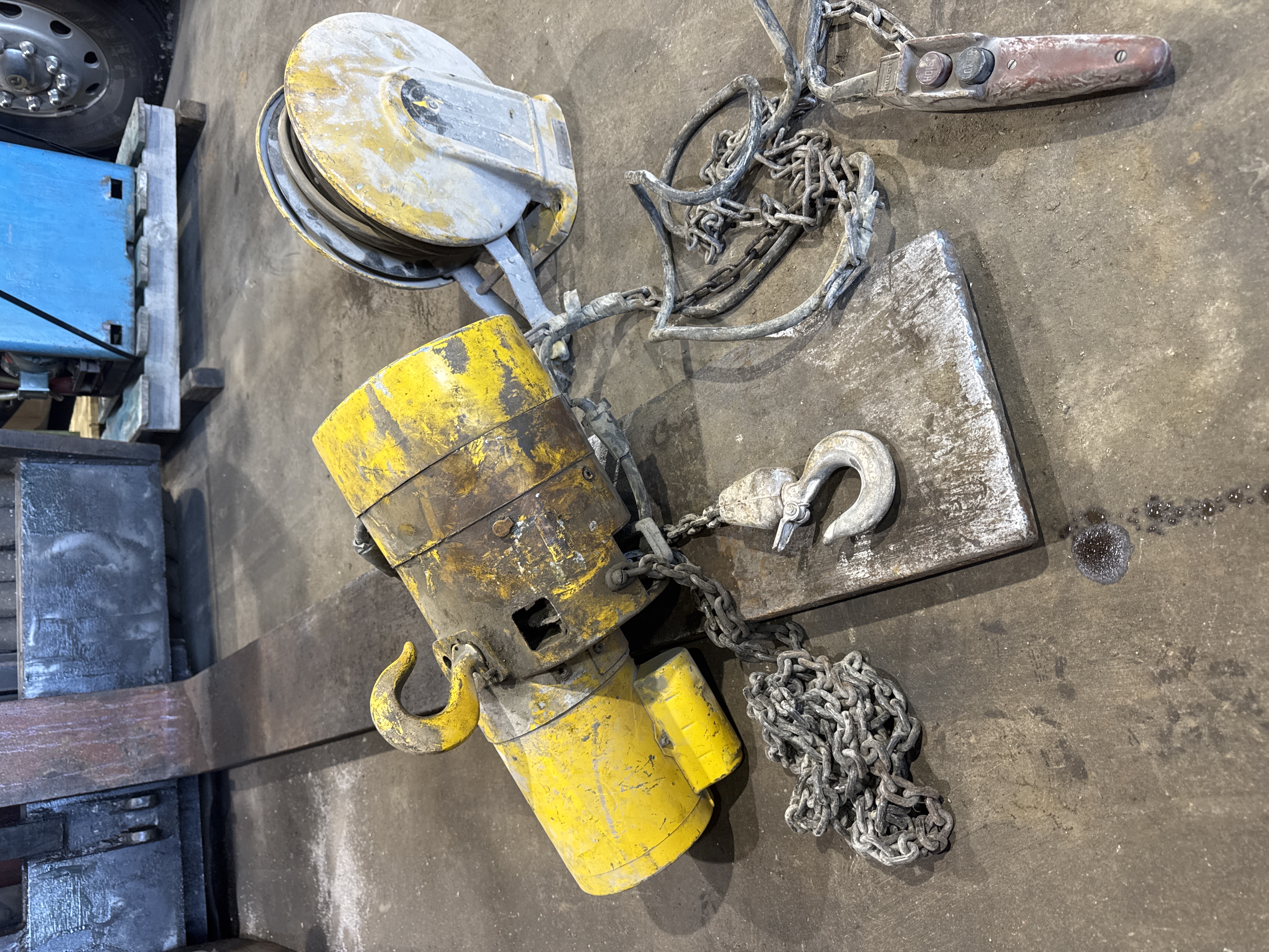 Budgit 1/4 Ton Chain Hoist 115V 16 FPM Model 318090-19 w/cable reel