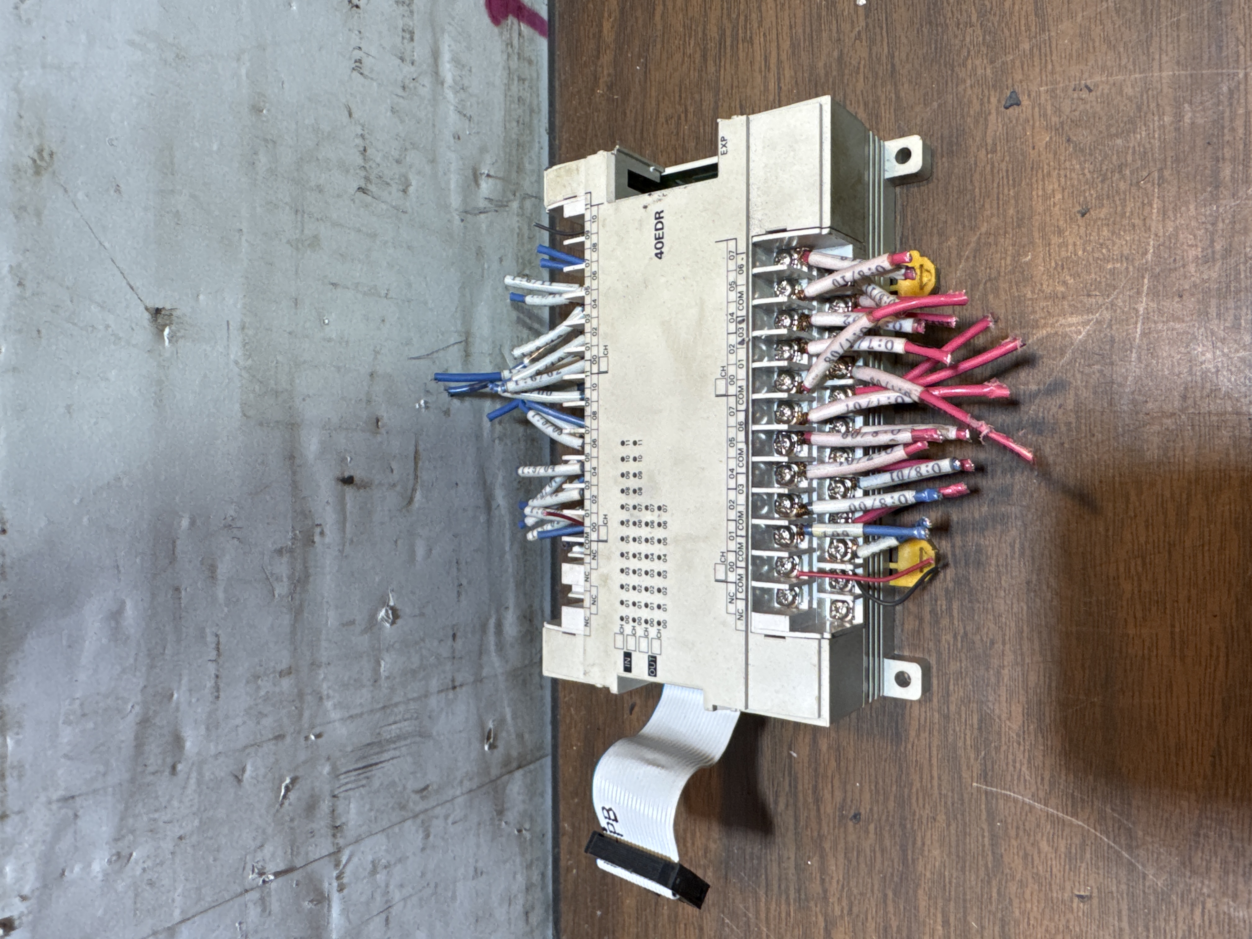 Omron CPM1A-40EDR PLC I/O Unit 24V DC In Relay Out 40-Point
