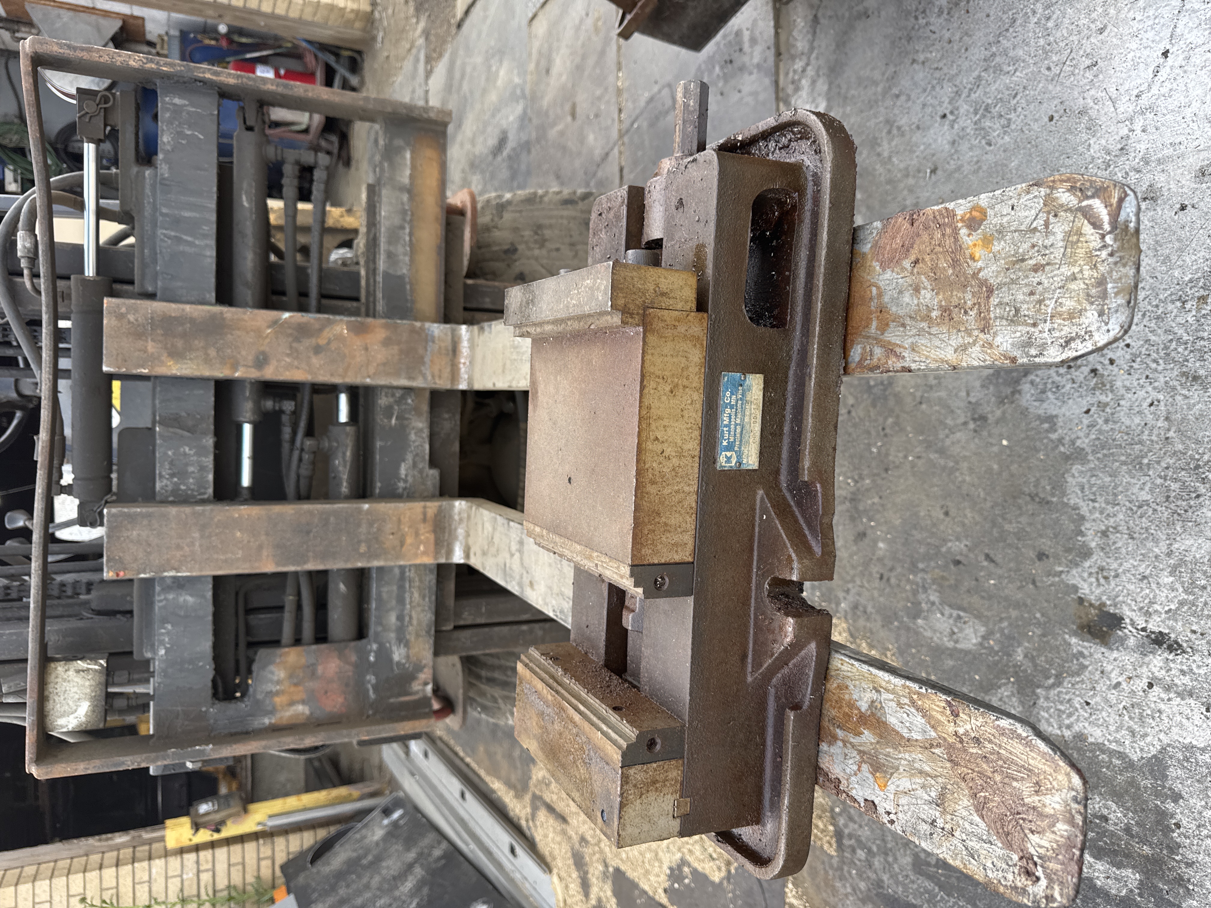 Kurt Precision Machine Vise 8"jaws heavy duty milling vise