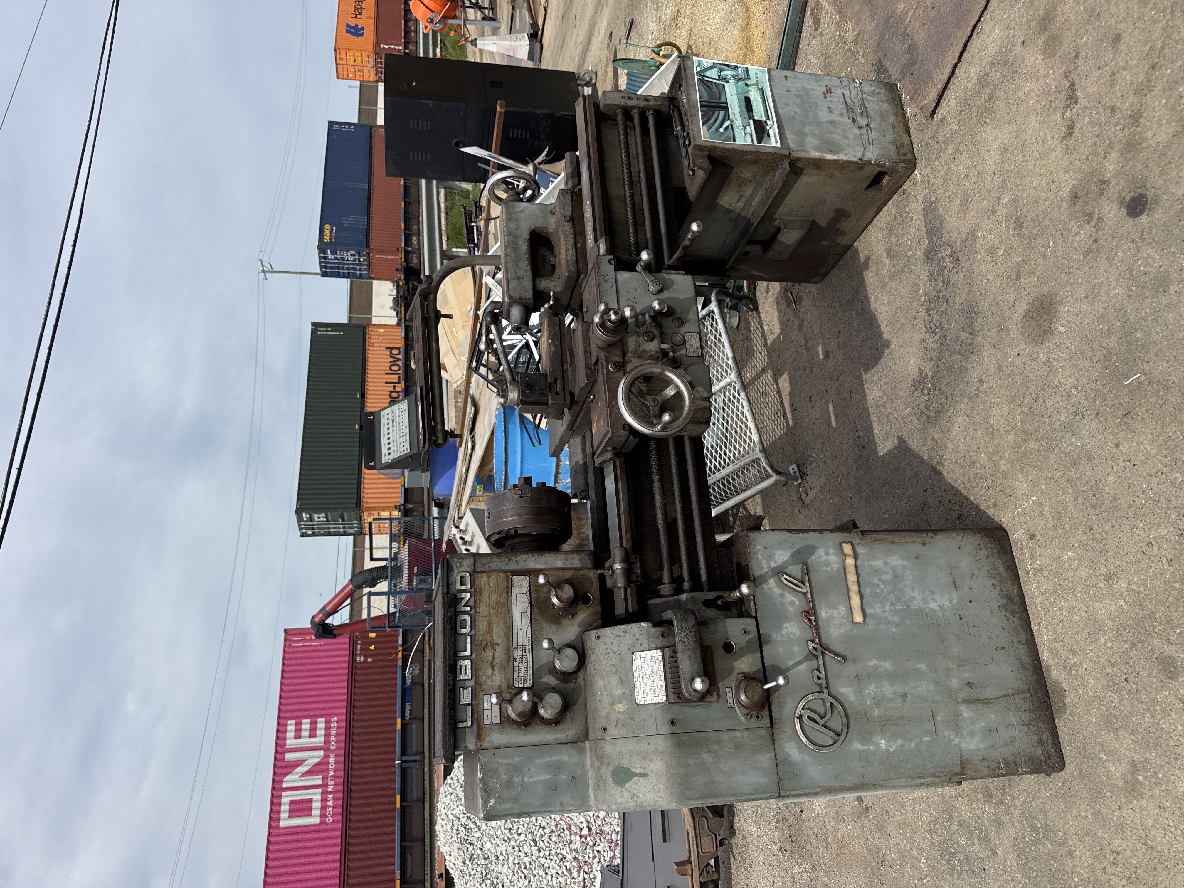 LeBlond Regal Engine Lathe w/Tailstock and Chuck 1PHASE,220/480V