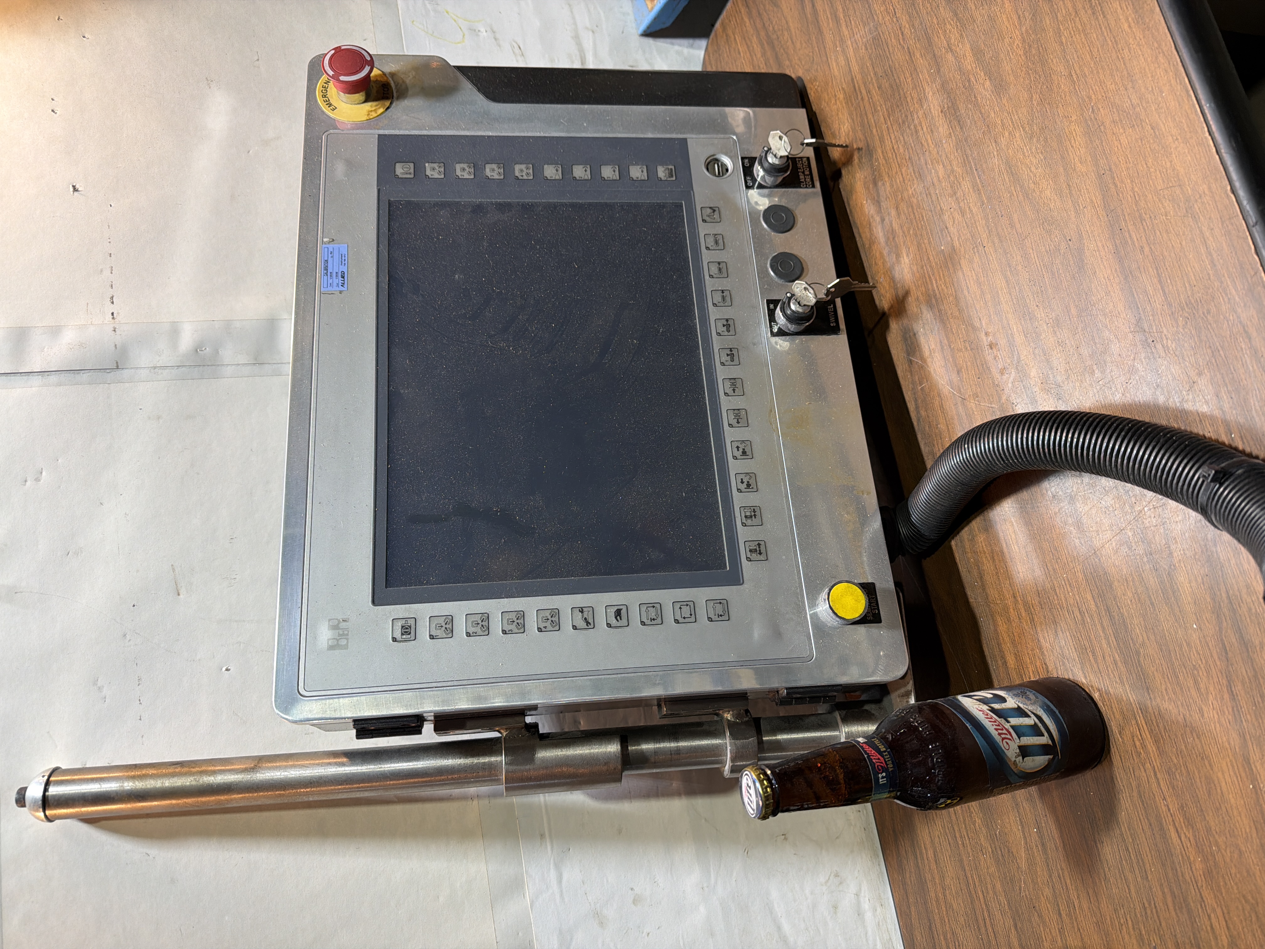 B/R Industrial HMI Operator Panel w/E-Stop,Keys,15in Display