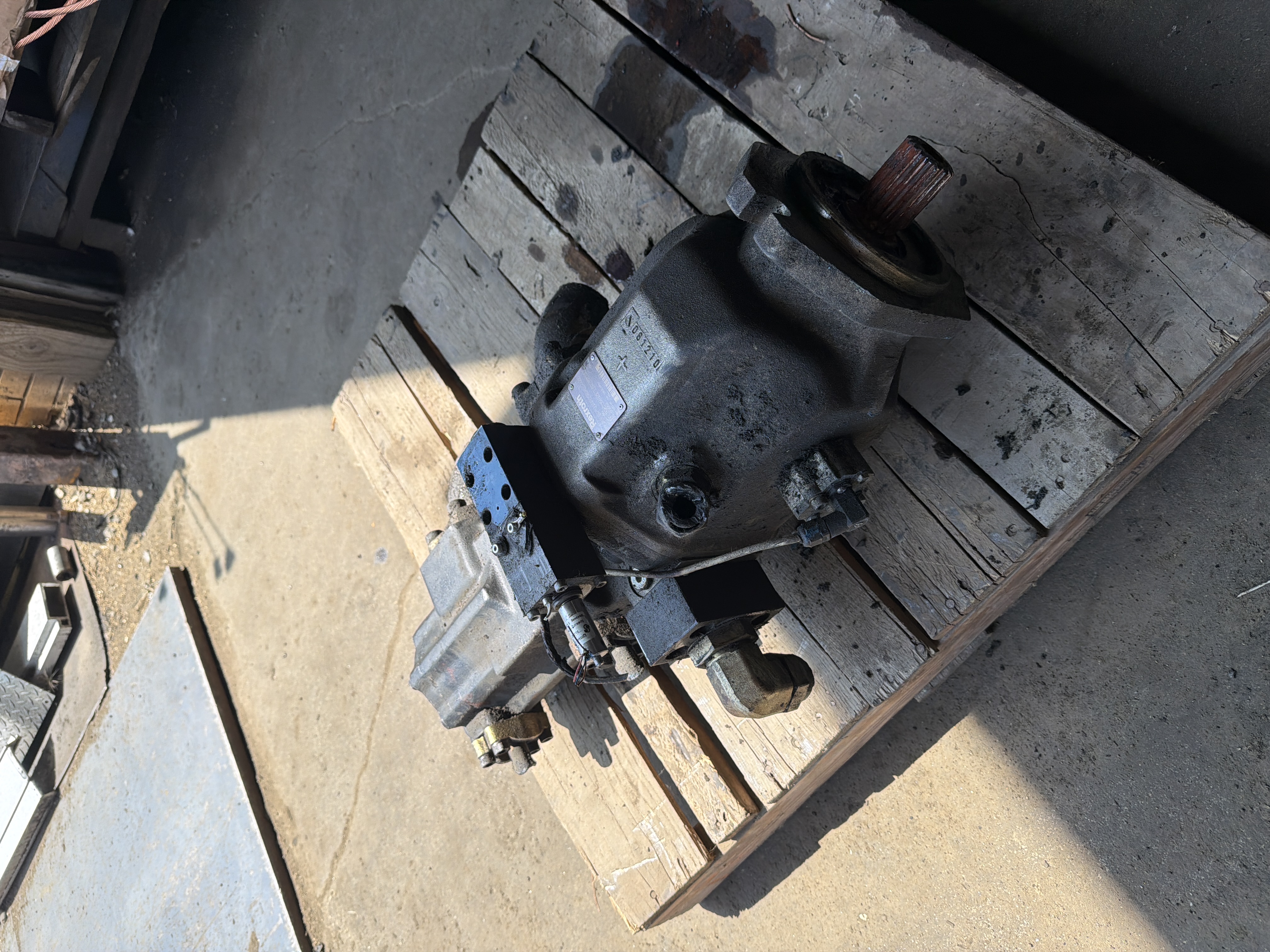 Rexroth SYDFEE-2X/100R Hydraulic Pump with Denison T6CC Pump Assembly