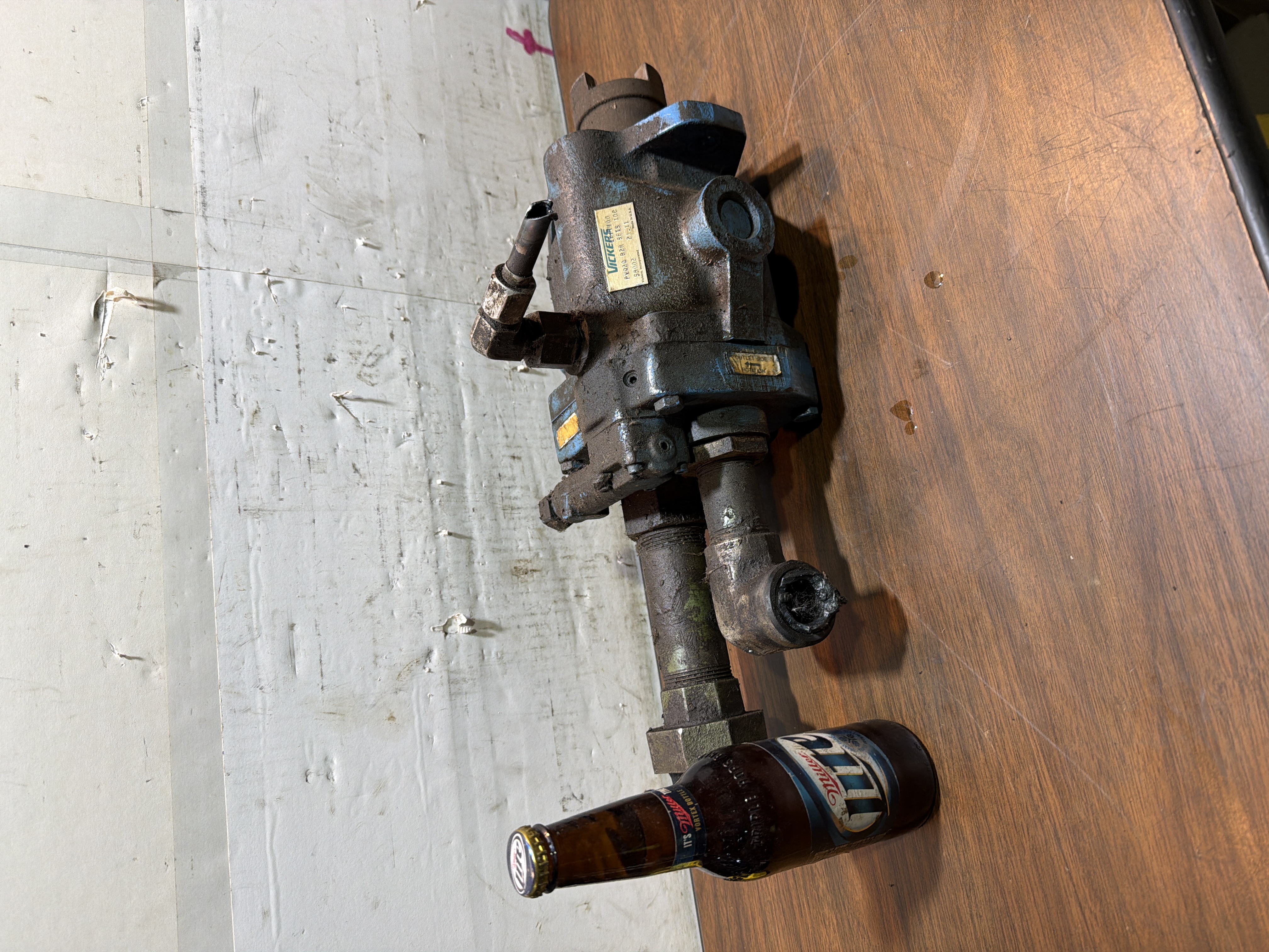 Vickers PVQ20 B2R SE1S 10C Hydraulic Piston Pump Industrial Motor