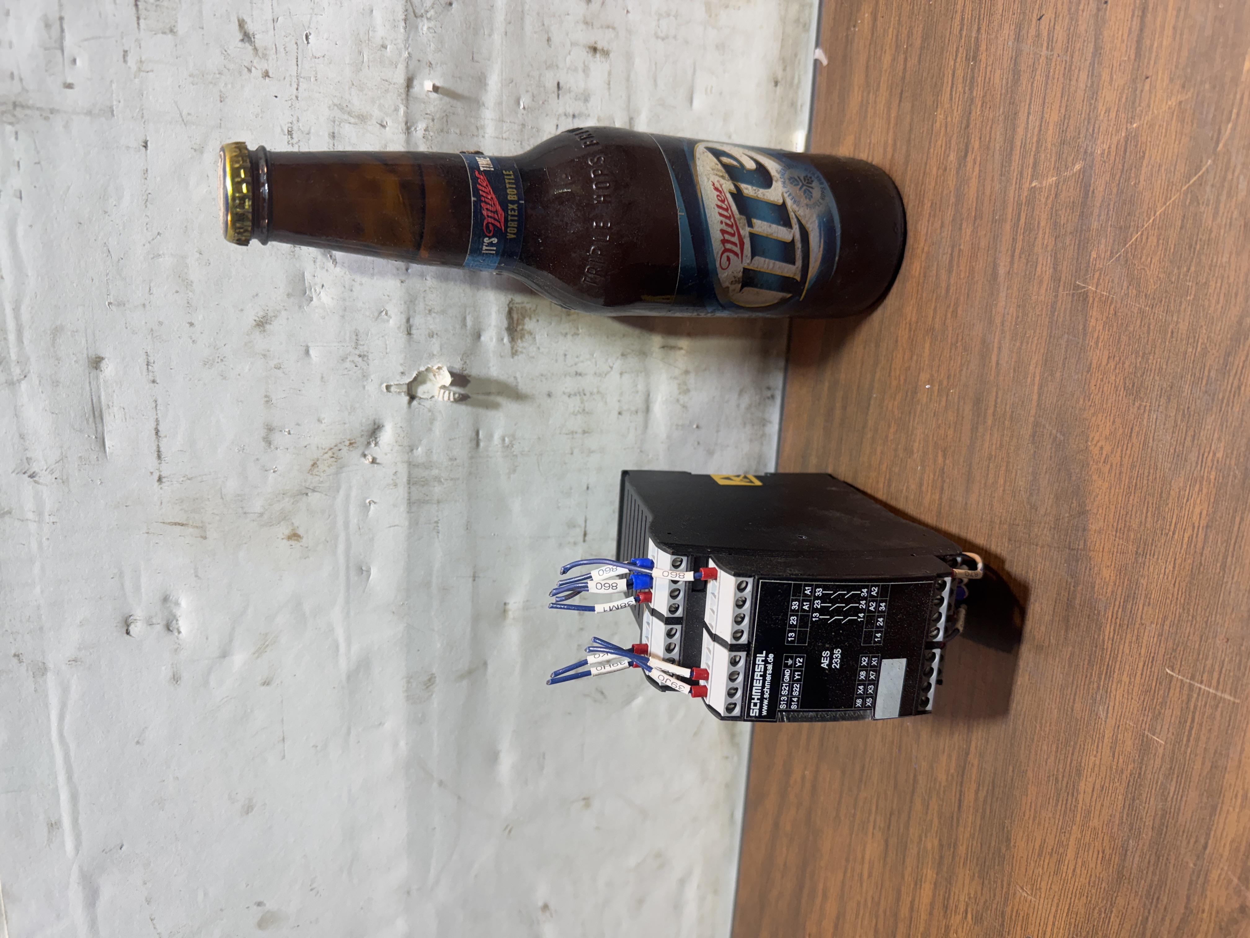 Schmersal AES 2335 Safety Relay Module 1180843 24-230V AC/DC
