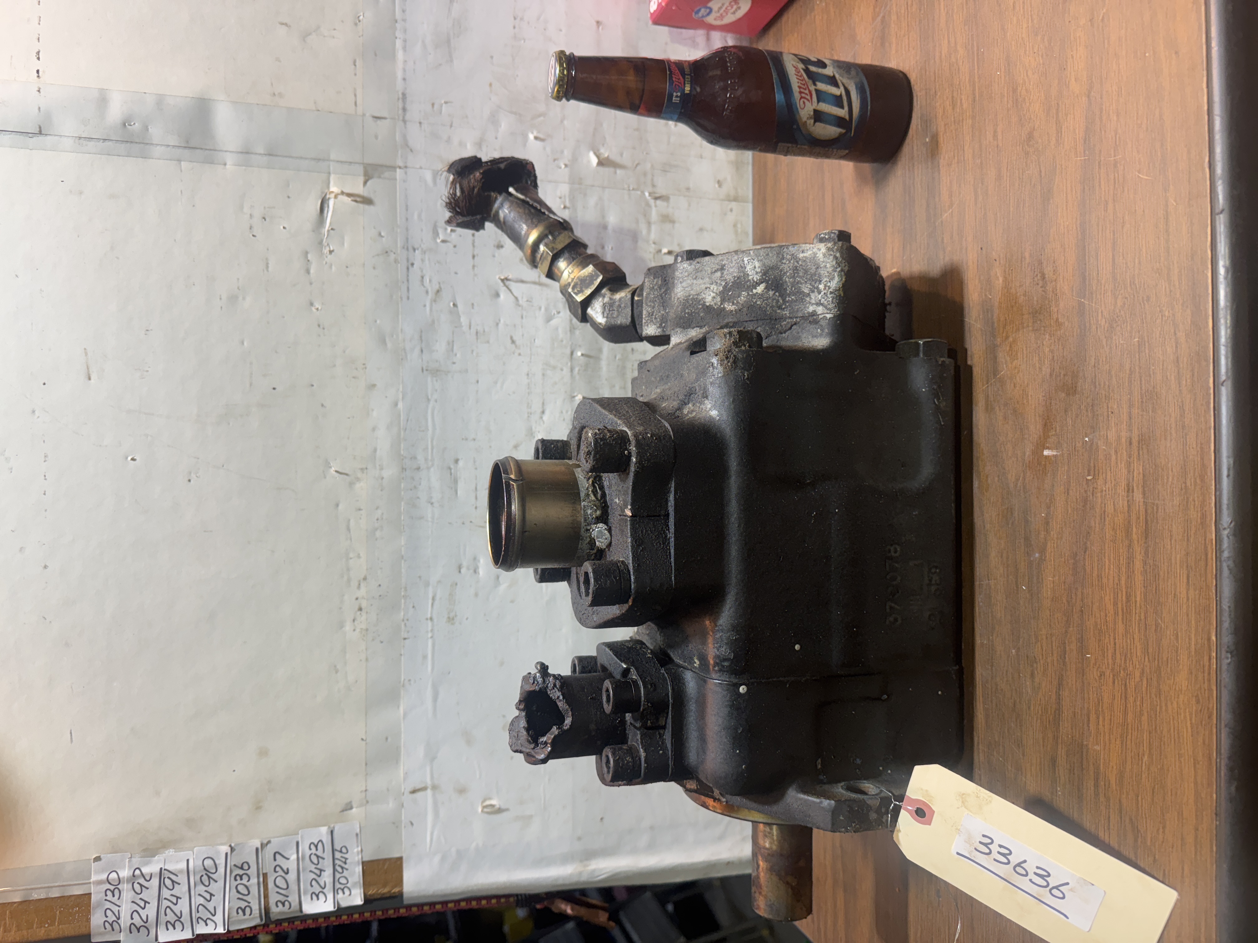 Hydraulic Gear Pump Casting 370078 19488-C 2-Bolt Flange Keyed Shaft