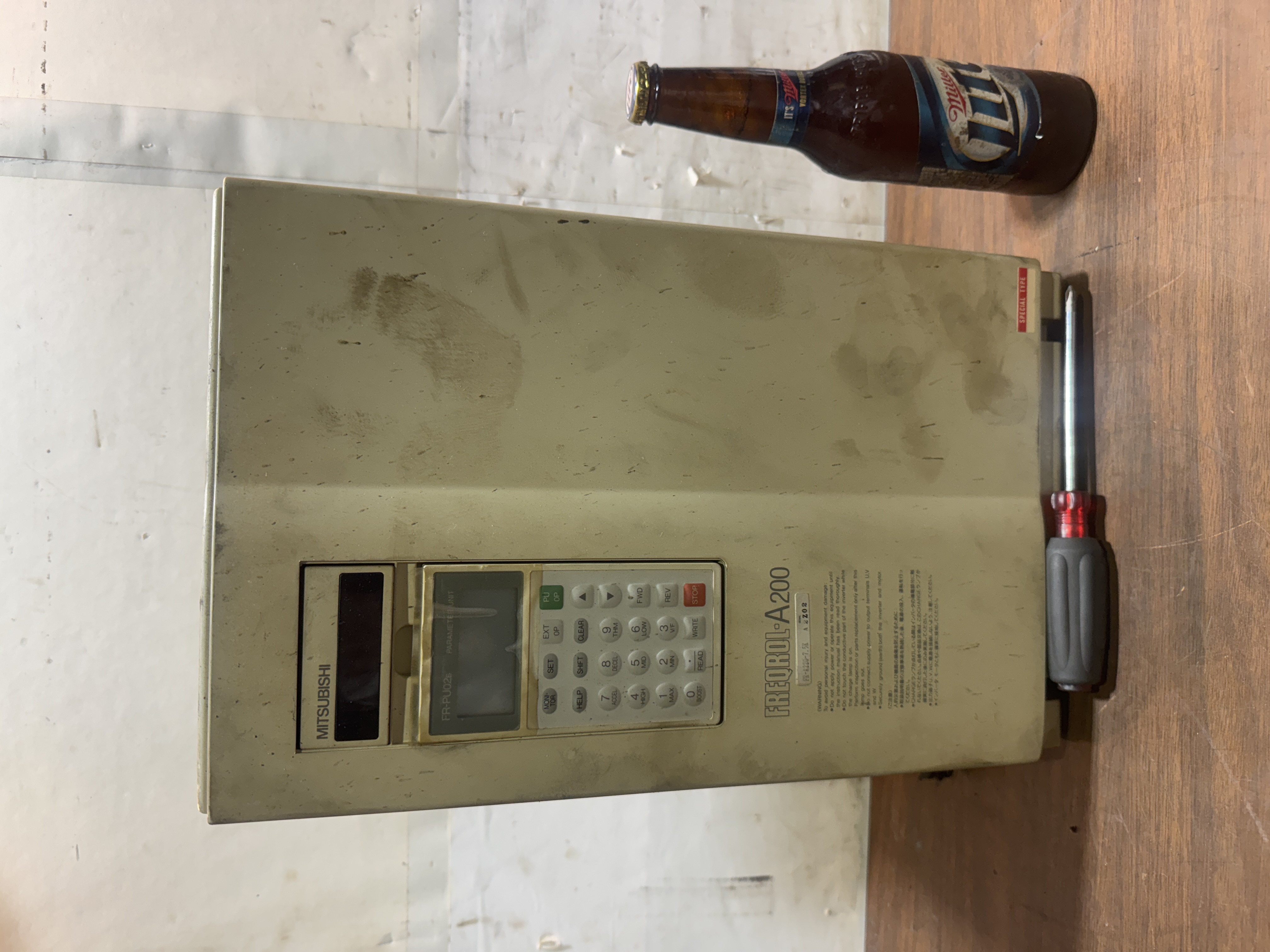 Mitsubishi FREQROL-A200 FR-A220-7.5K 7.5kW VFD Inverter w/FR-PU02E