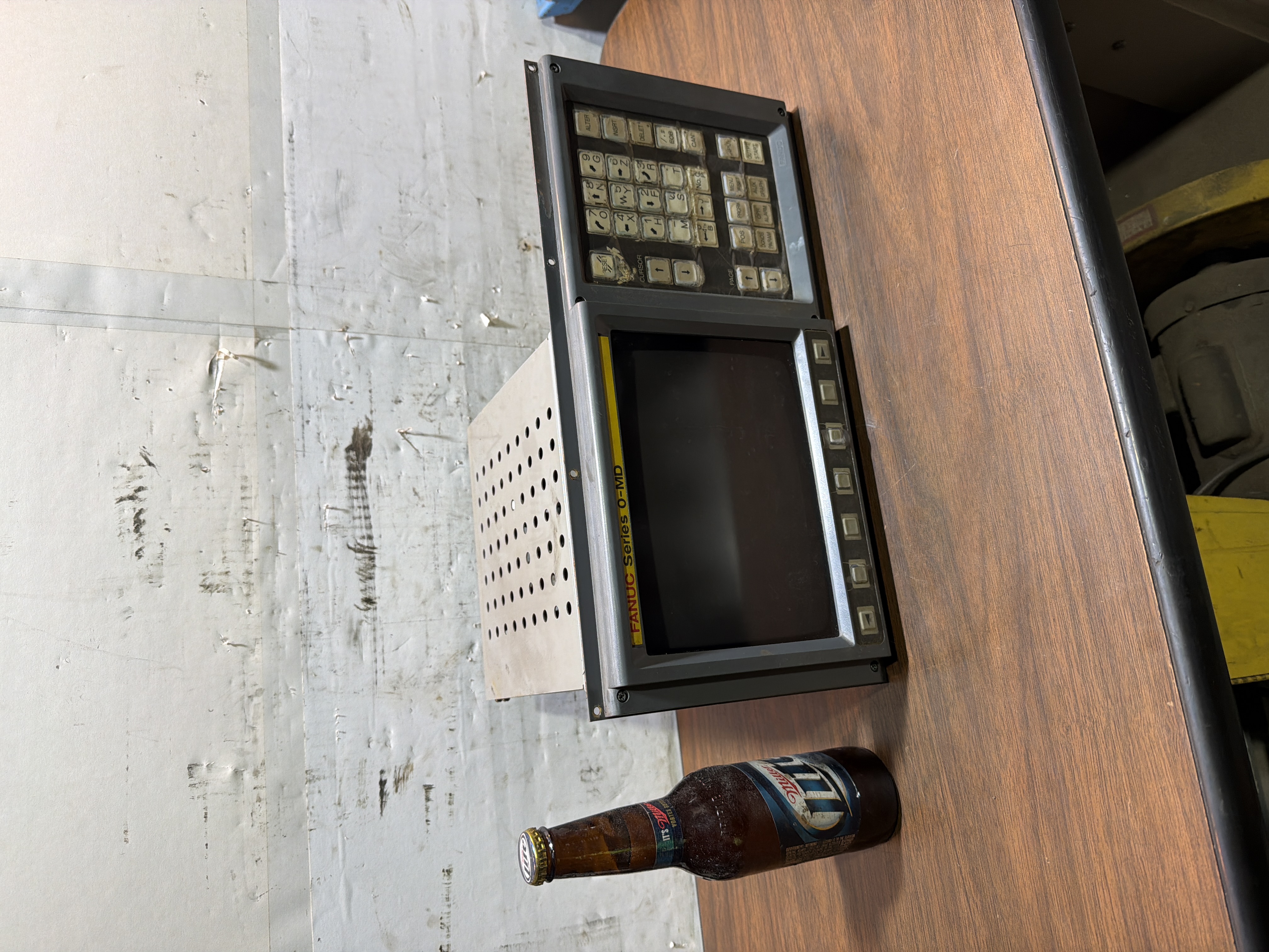 Fanuc A02B-0098-C045/MBR Series 0-MD 9-Inch CRT MDI Operator Panel