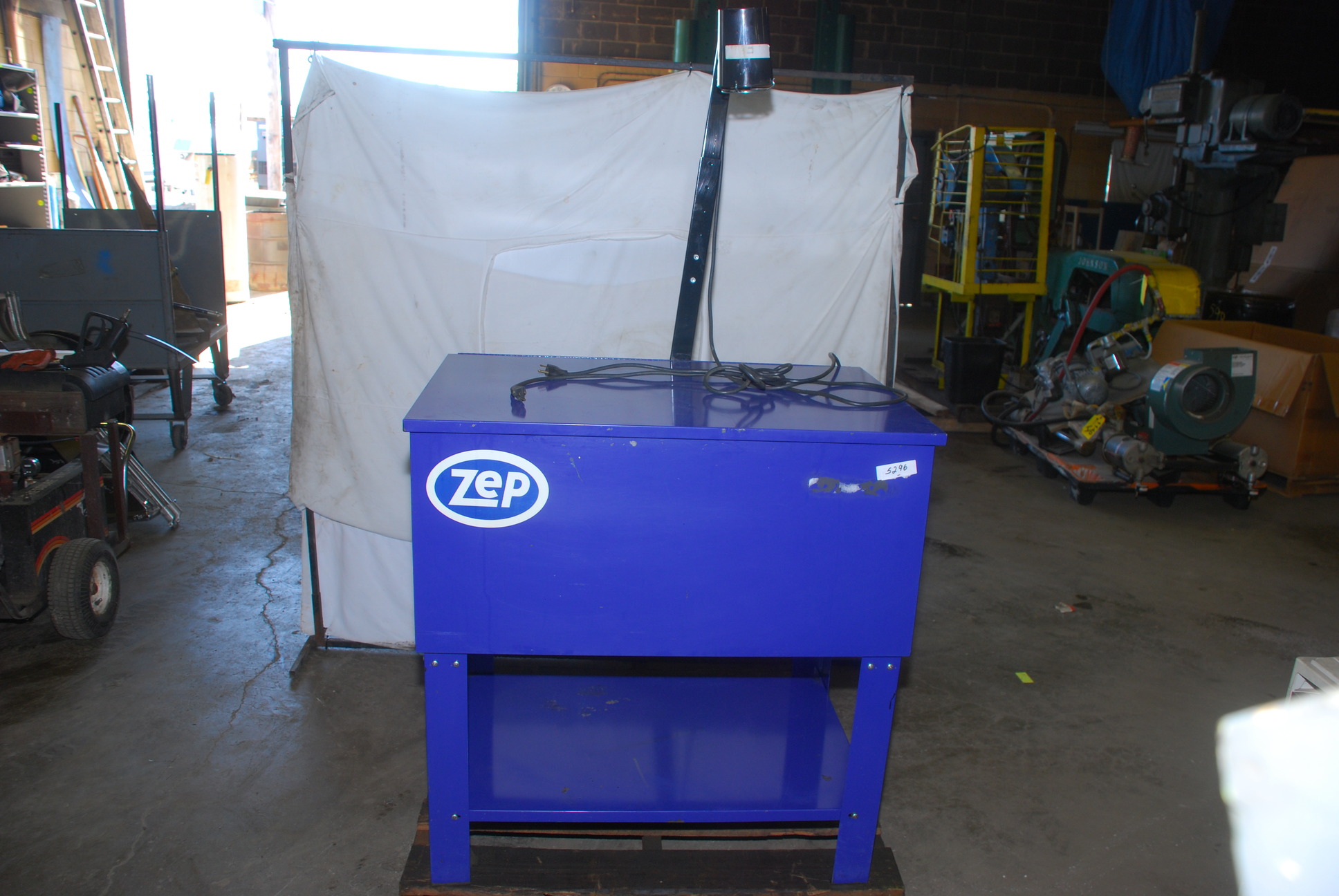 ZEP DynaBrute Industrial Solvent Parts Washer with filter, FLUID