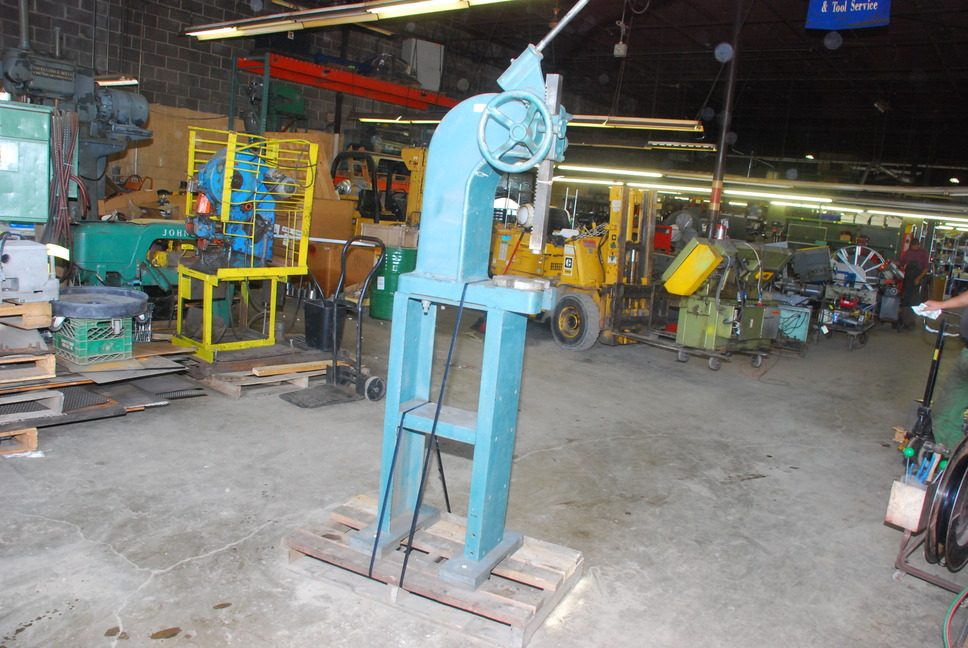 AMAZING CONDITION 8 ton Famco 3 1/2 C Compound Ratcheting Arbor Press!