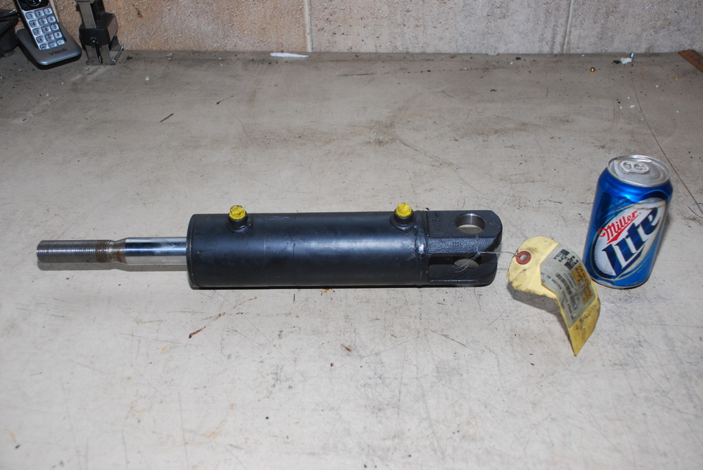 NEW, Hyster Forklift Hydraulic Cylinder 2308157 305517 8602107 LMJ 18