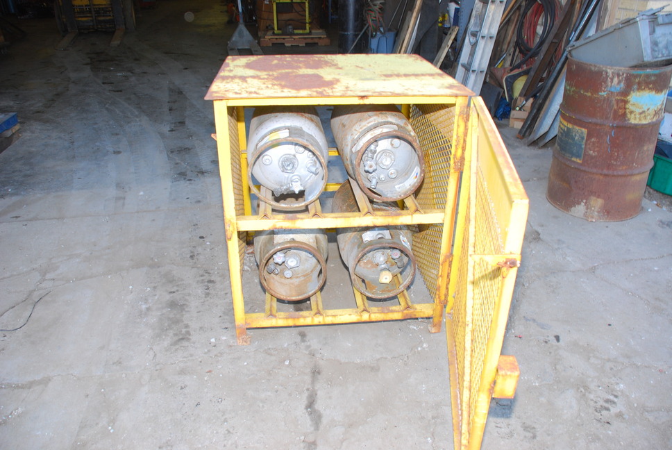 33" x 34" x 39" Propane Tank Storage Cabinet Cage and four 33.5lb tank