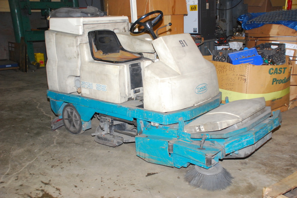 Tennant 515 SS Ride On Floor Scrubber, sweeper, Vacuum, electric nopl
