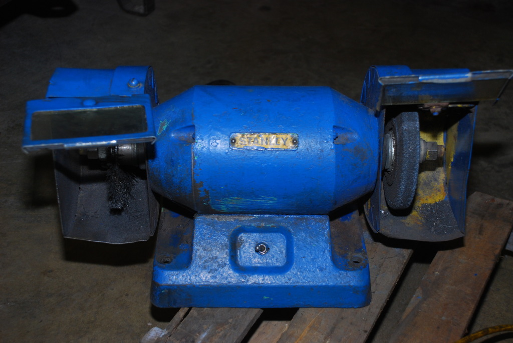 Stanley Ball Bearing Bench Grinder Model 697A 1/3 HP motor 115V 1 Ph