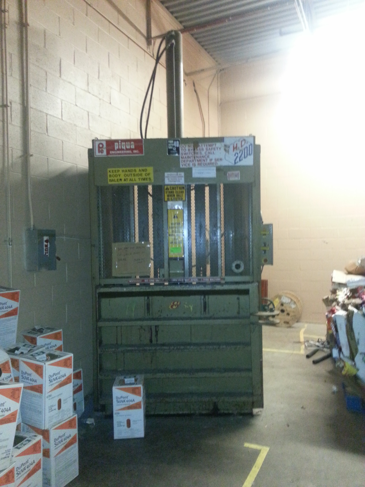 Piqua 2200 hd trash cardboard baler