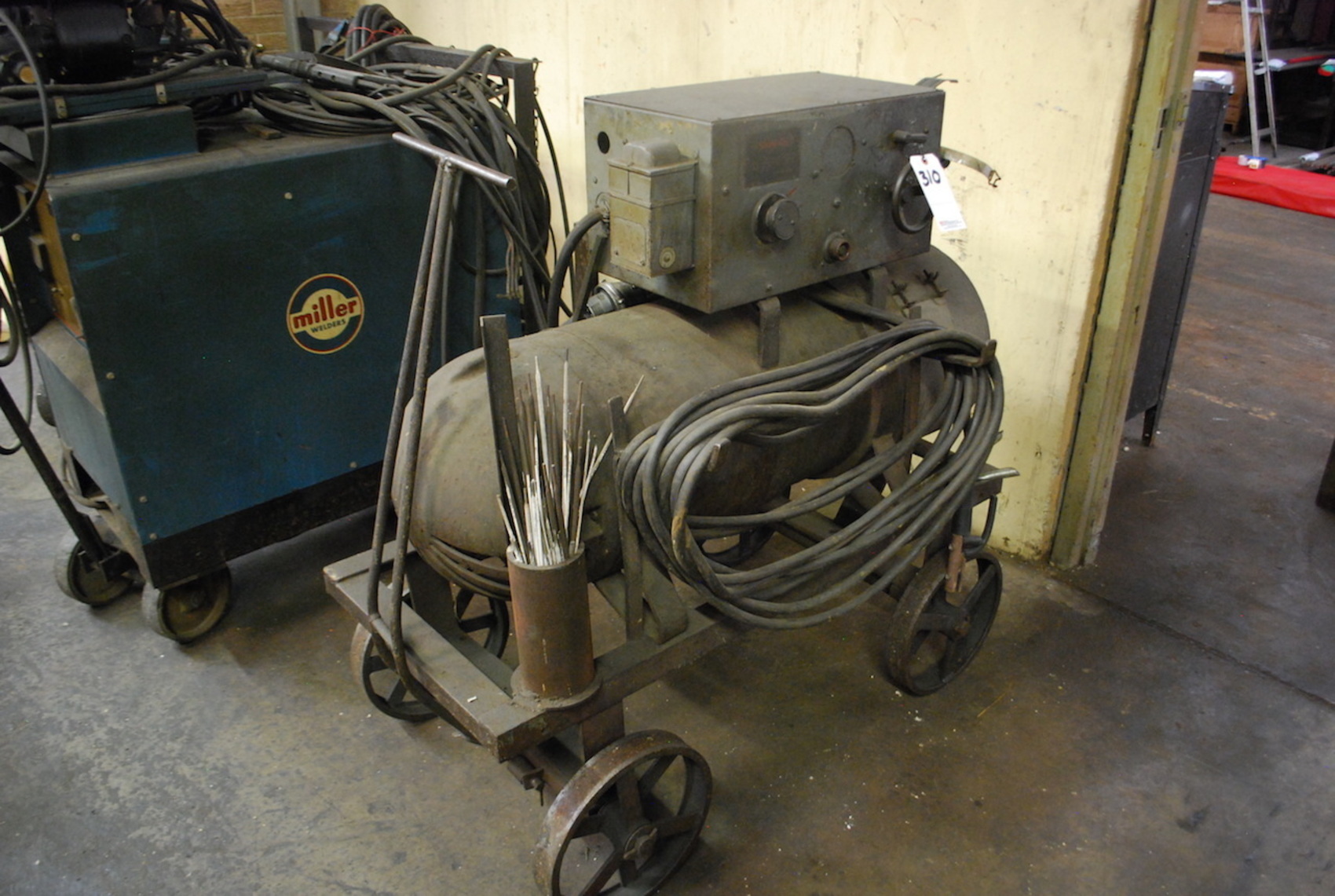 Lincoln Shield Arc Electric Motor-Generator Welder 200 amp,3 phase!