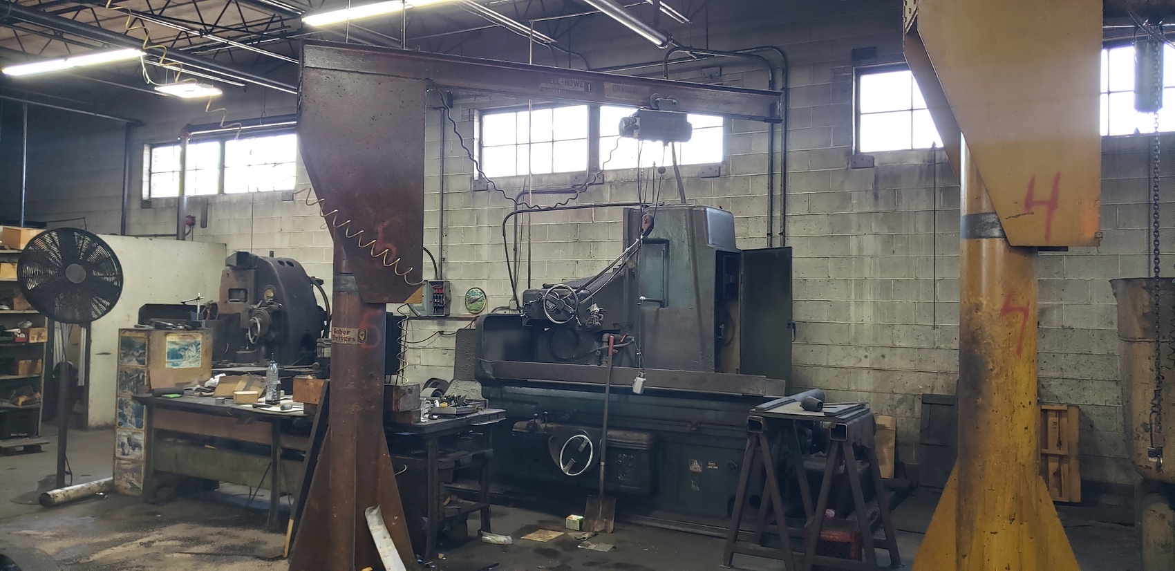 Jib crane#5,1/2 ton,118"column,135"I-beam length