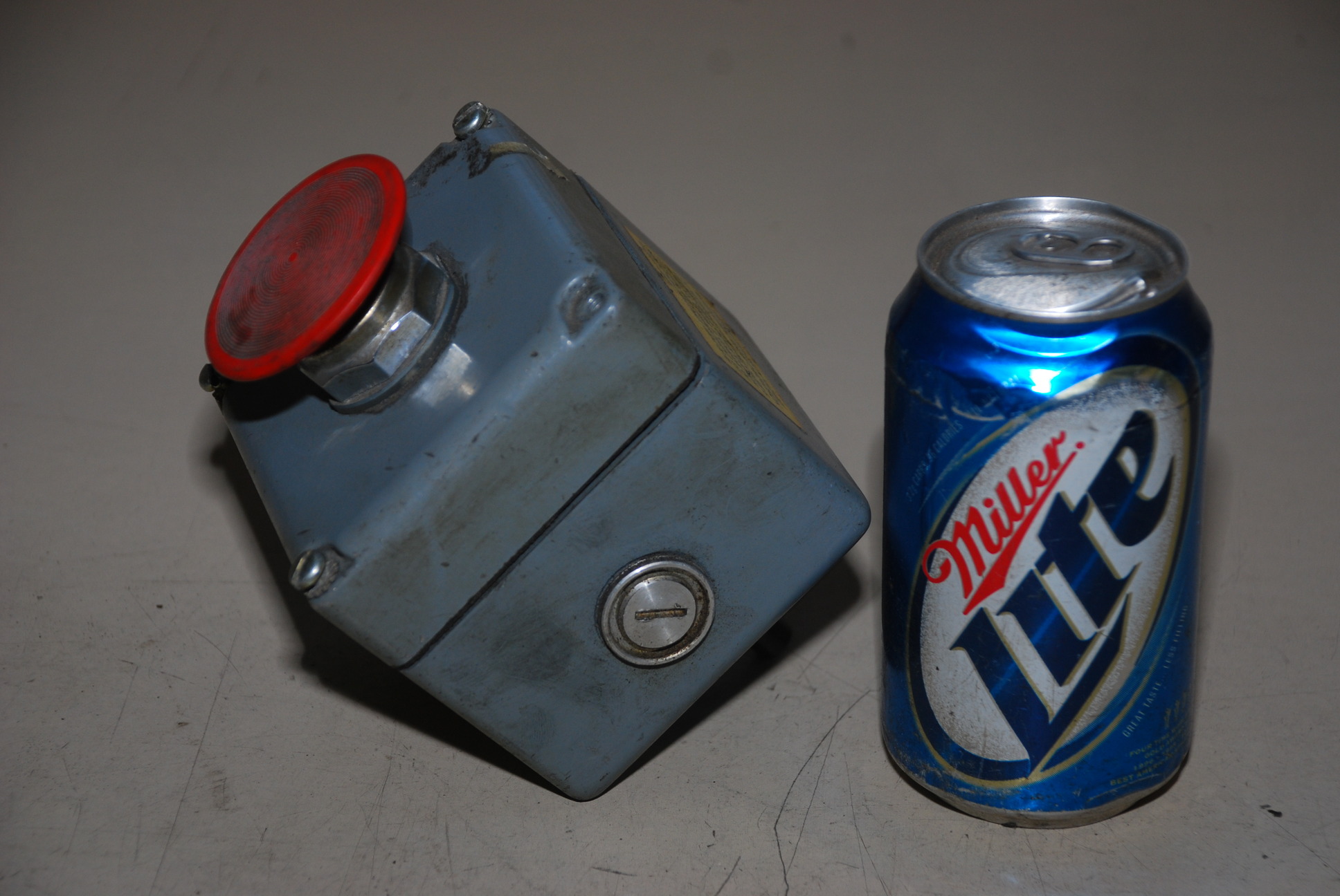 Square D Red Emergency E-Stop Button Control Station 9001 KY-1 600VAC