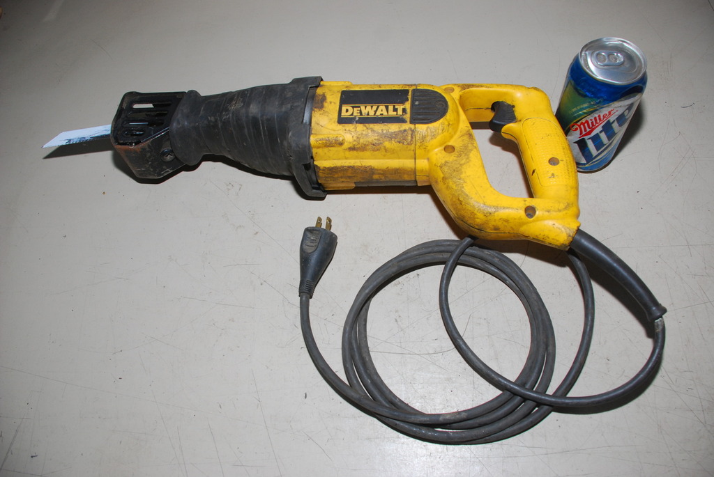 Dewalt DW 304P V.S. Reciprocating Saw 11/8" Stroke 120VAC Type 1